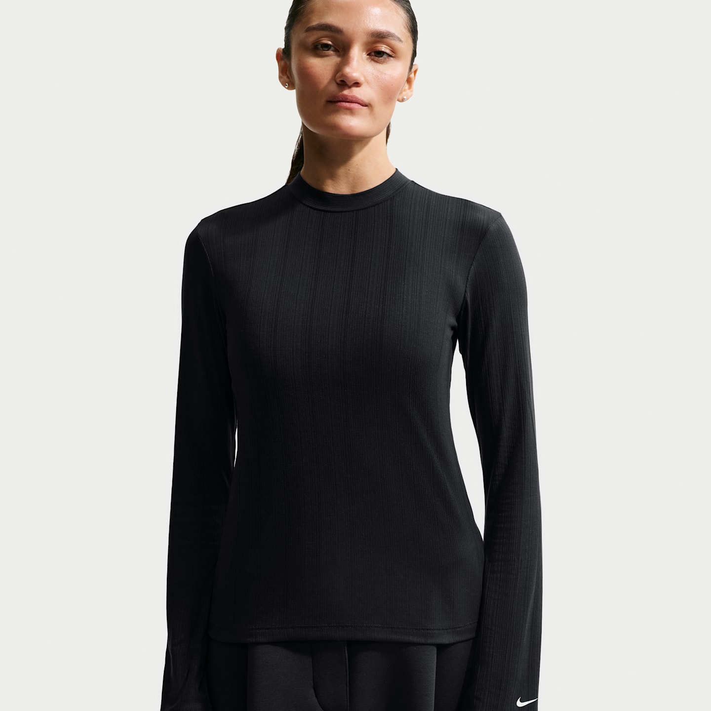 Женские брюки Nike Sportswear Women's Tight Long-Sleeve Top — фото 1