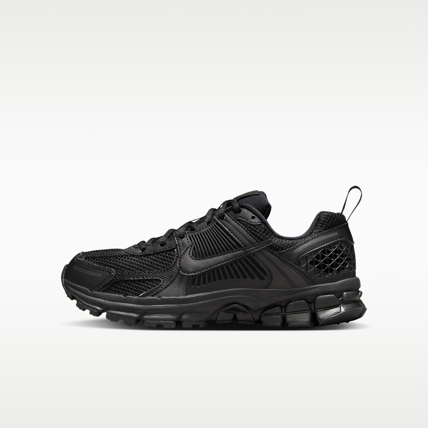 Детские кроссовки Nike Vomero 5 Big Kids' Shoes with Reflective Accents — фото 1