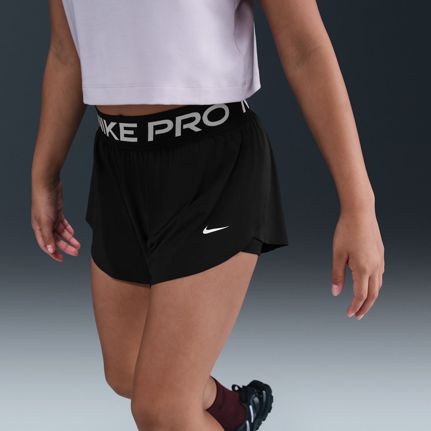 Детские шорты Nike Pro Big Kids' (Girls') Dri-FIT 2-in-1 Shorts — фото 2