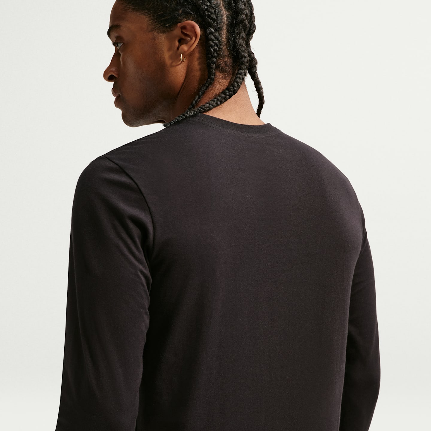 Мужские футболки Nike Sportswear Club Men's Long-Sleeve T-Shirt — фото 2