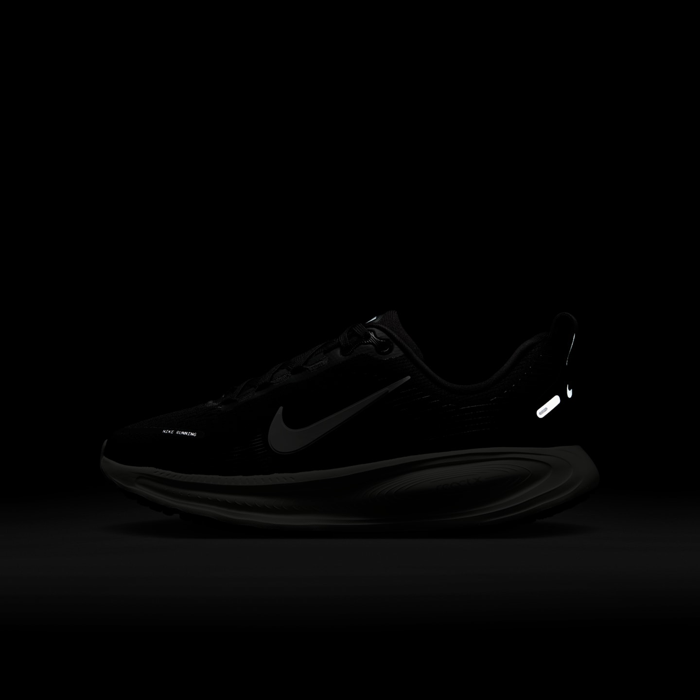 Детские кроссовки Nike Vomero 18 Big Kids' Road Running Shoes — фото 10