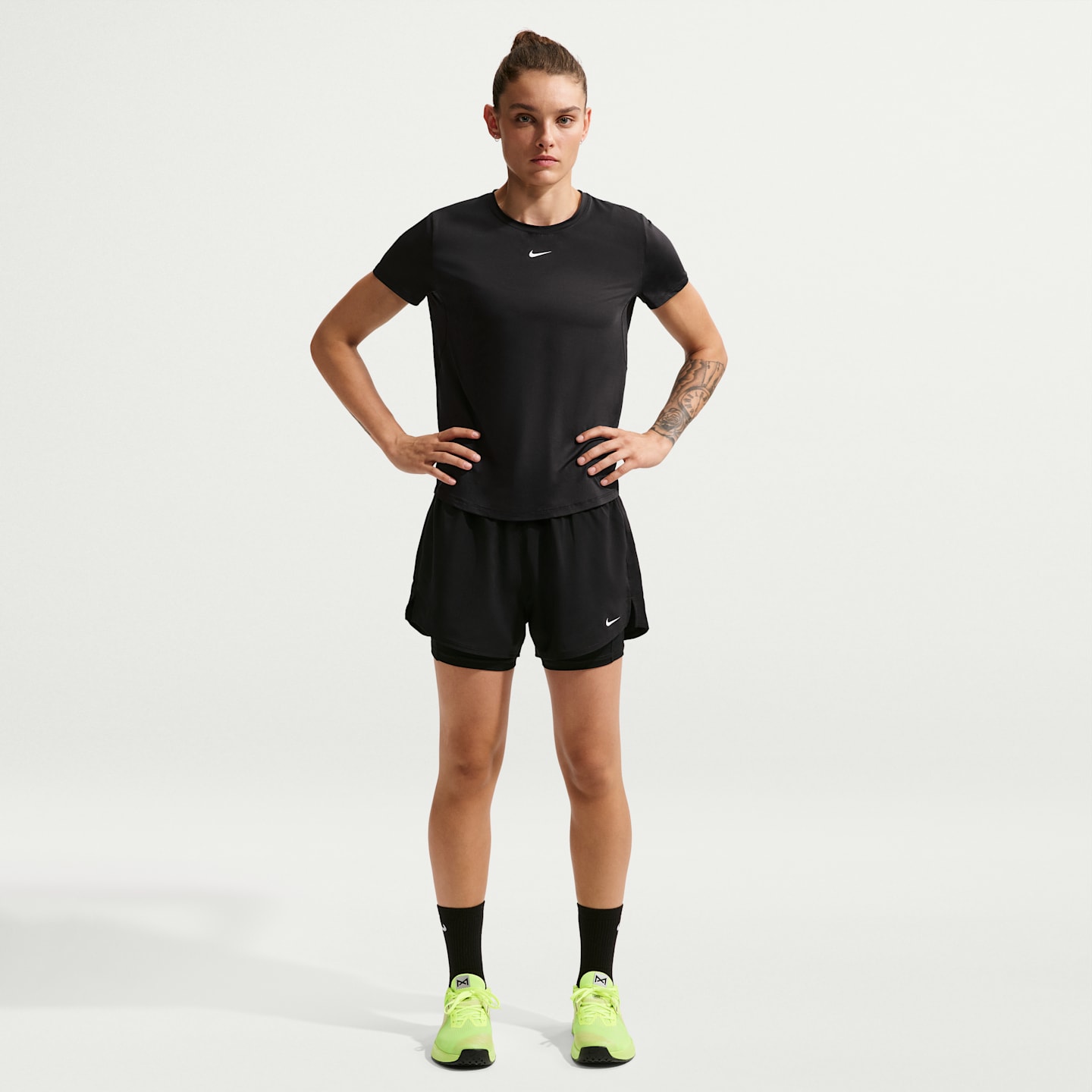 Женские шорты Nike One Women's Dri-FIT High-Waisted 3" 2-in-1 Shorts — фото 1