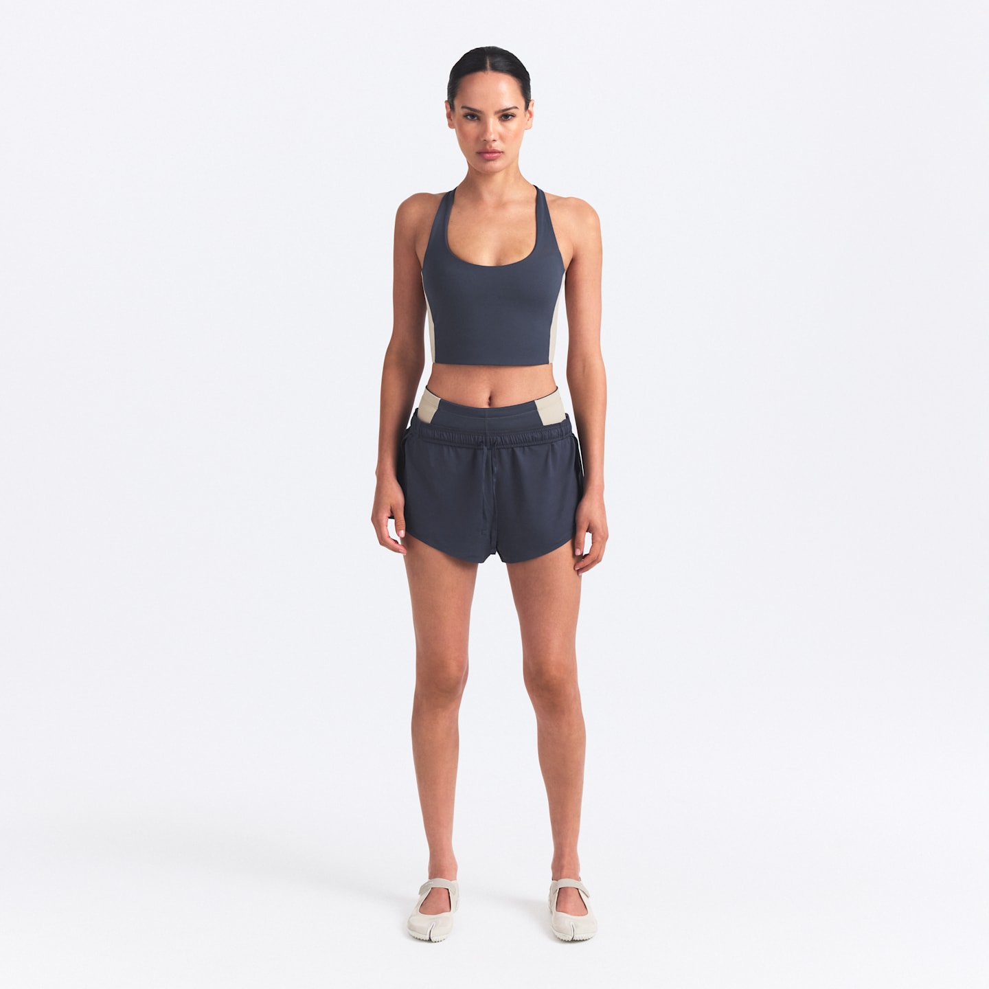 Женские спортивные бра Nike NikeSKIMS Matte Shine Mix Women's T-Back Bra — фото 4