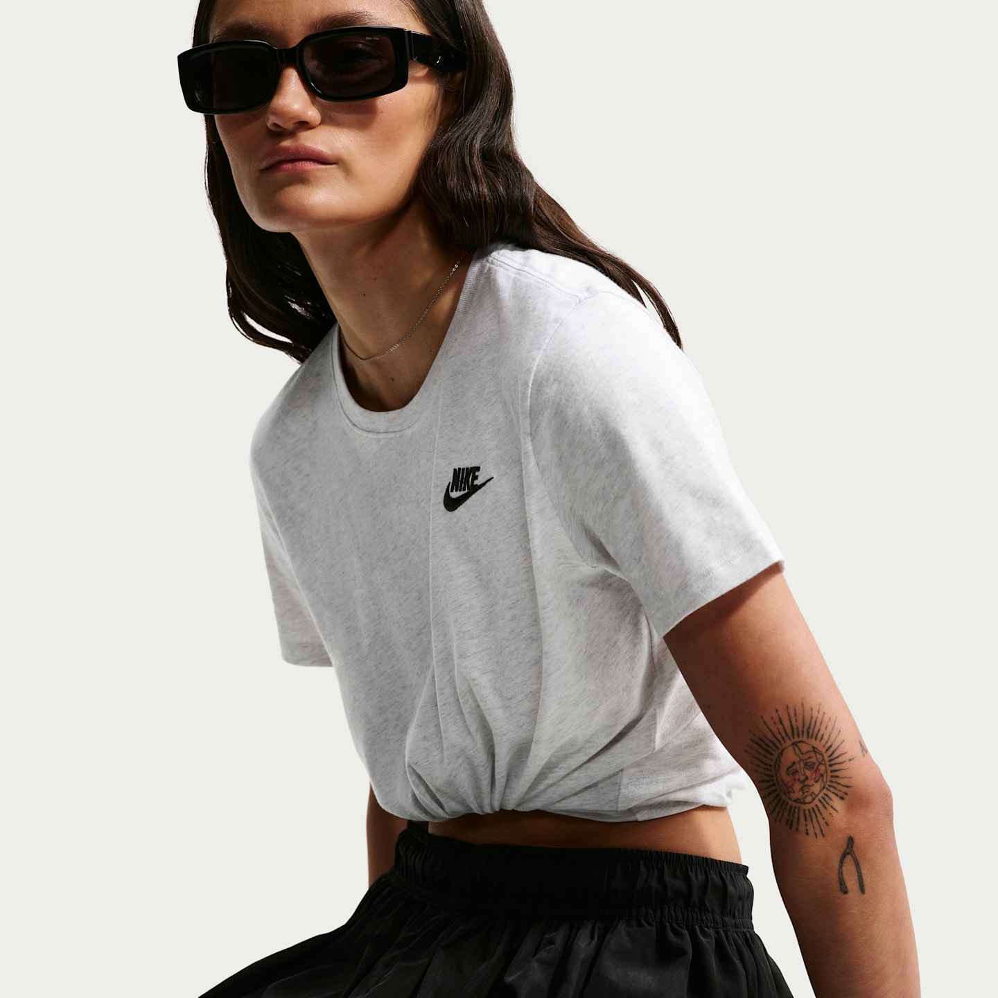 Женские футболки Nike Sportswear Club Essentials Women's T-Shirt — фото 3