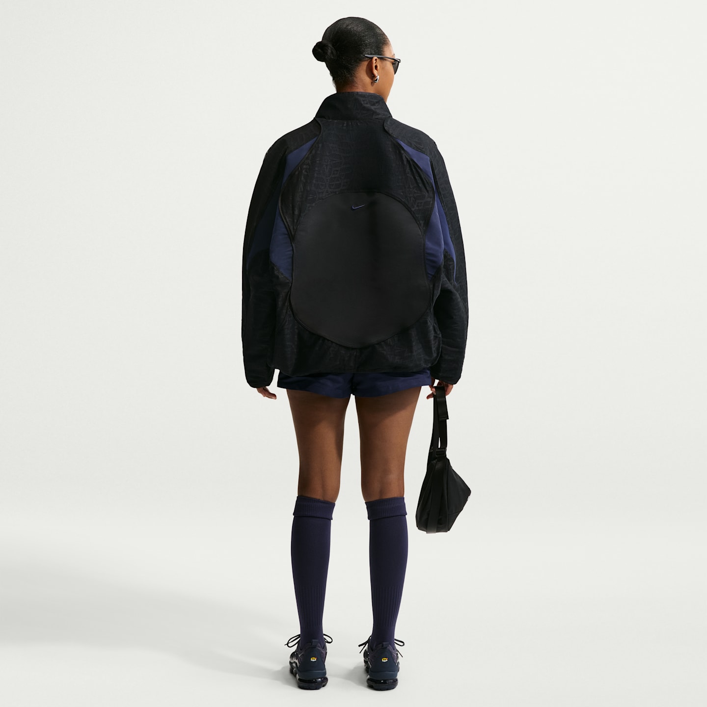 Женские куртки Nike Sportswear Women's Oversized Lace Track Jacket — фото 5
