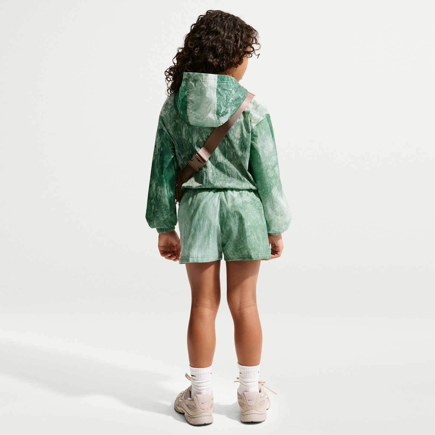 Детские шорты Nike Sportswear Club Girls' Woven Shorts — фото 5