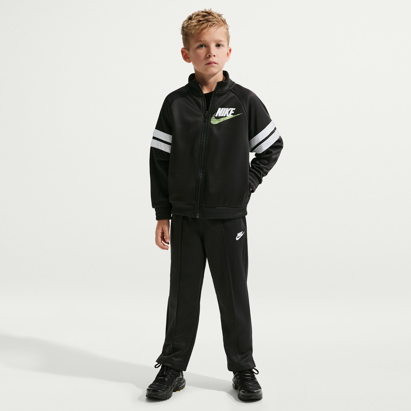 Детские кроссовки Nike Sportswear In The Zone Little Kids' Dri-FIT 2-Piece Oversized Track Set — фото 1