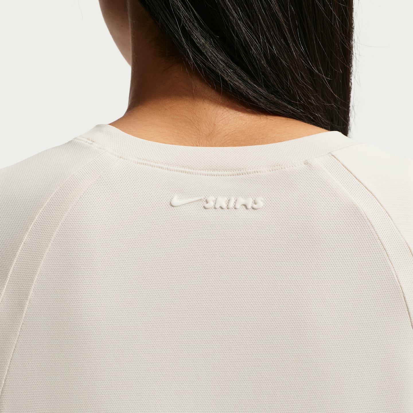 Женские футболки Nike NikeSKIMS Airy Women's Oversized T-Shirt — фото 6
