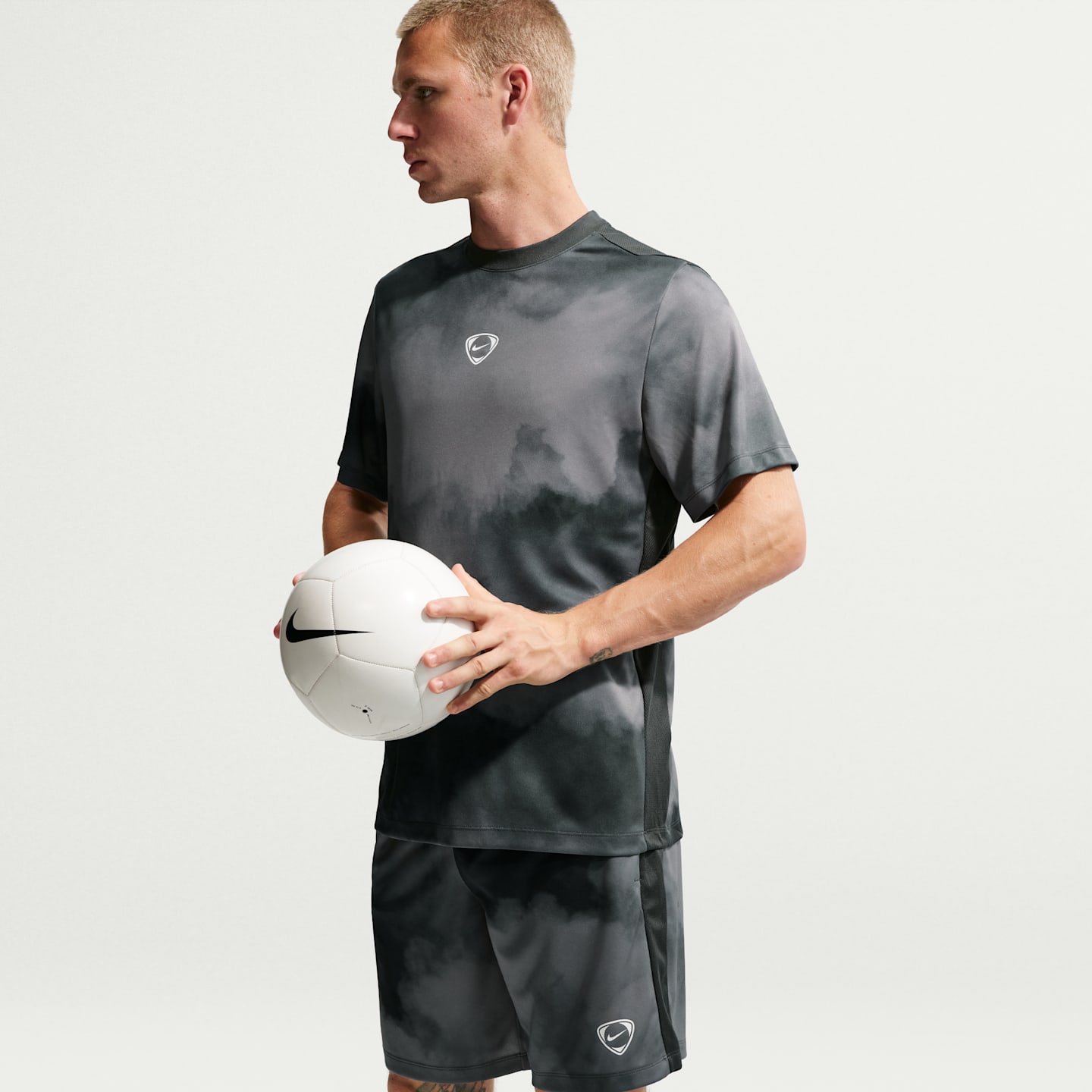 Мужские шорты Nike Academy+ Men's Dri-FIT Soccer Shorts — фото 4