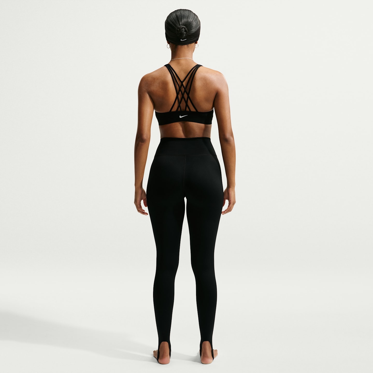 Женские леггинсы Nike One Women's High-Waisted Full-Length Stirrup Leggings — фото 5