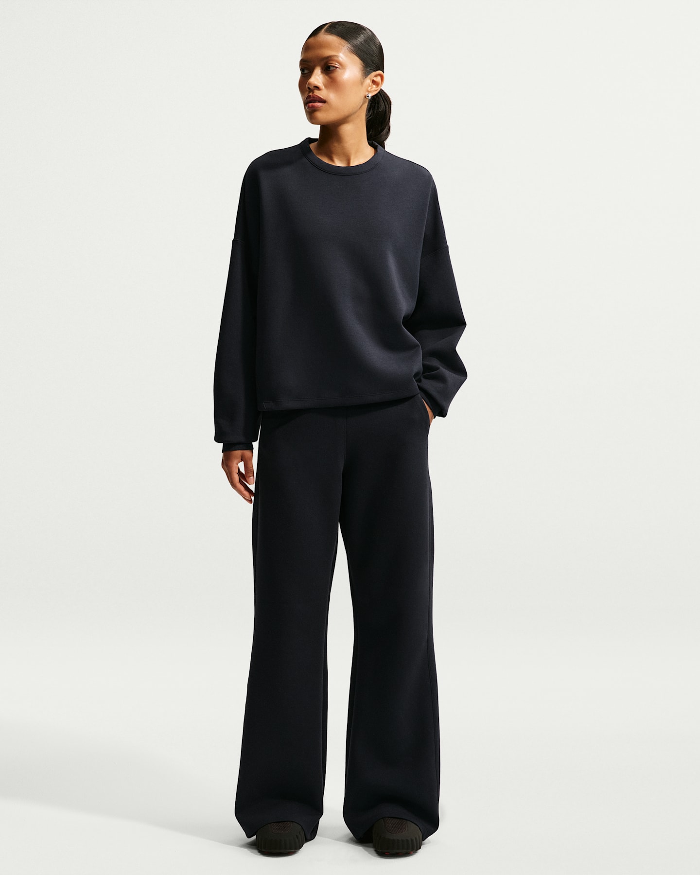 Женские брюки Nike 24.7 ImpossiblySoft Women's Dri-FIT High-Waisted Loose Flared Pants — фото 6