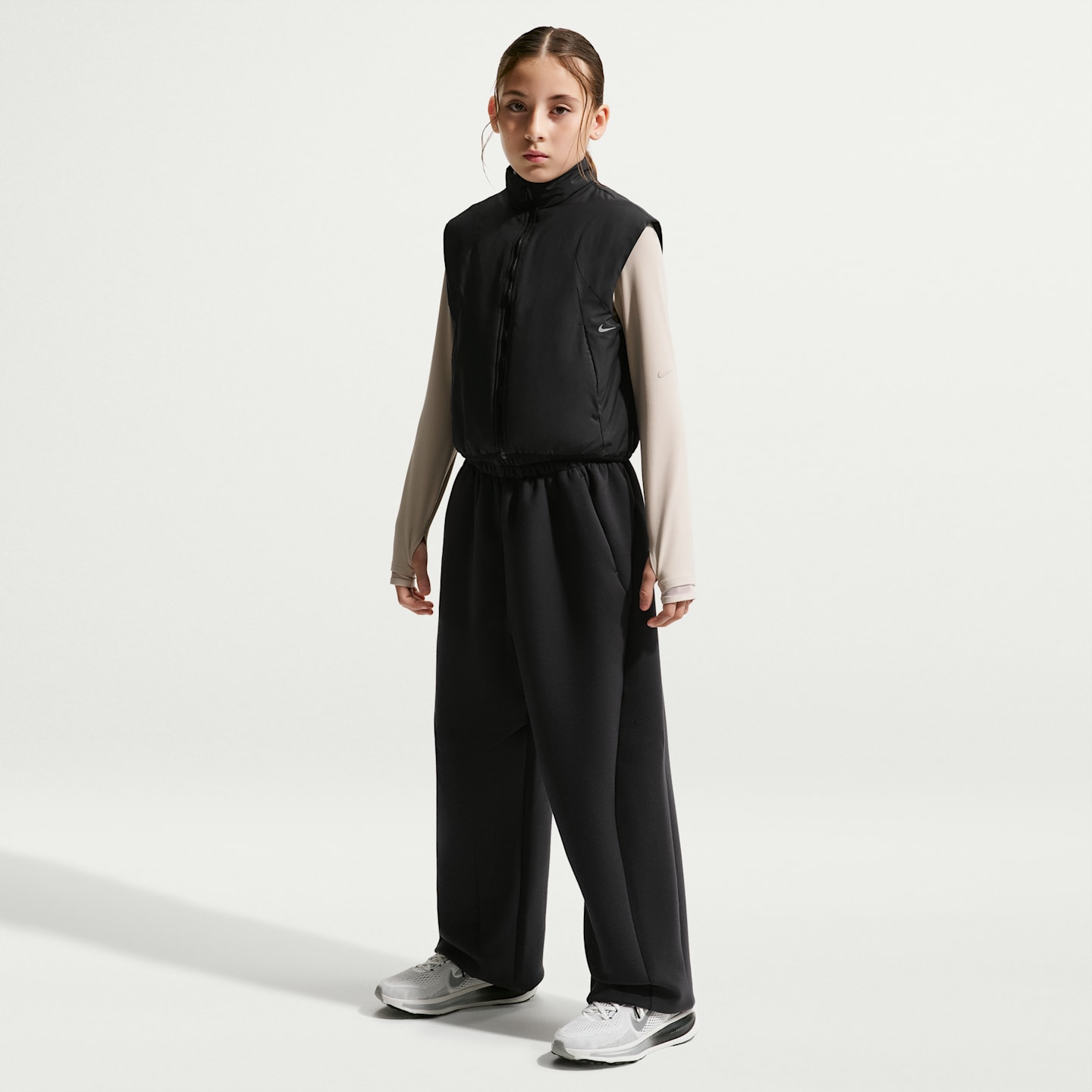 Детские жилеты Nike Mavn Girls' STORM-FIT Vest — фото 4