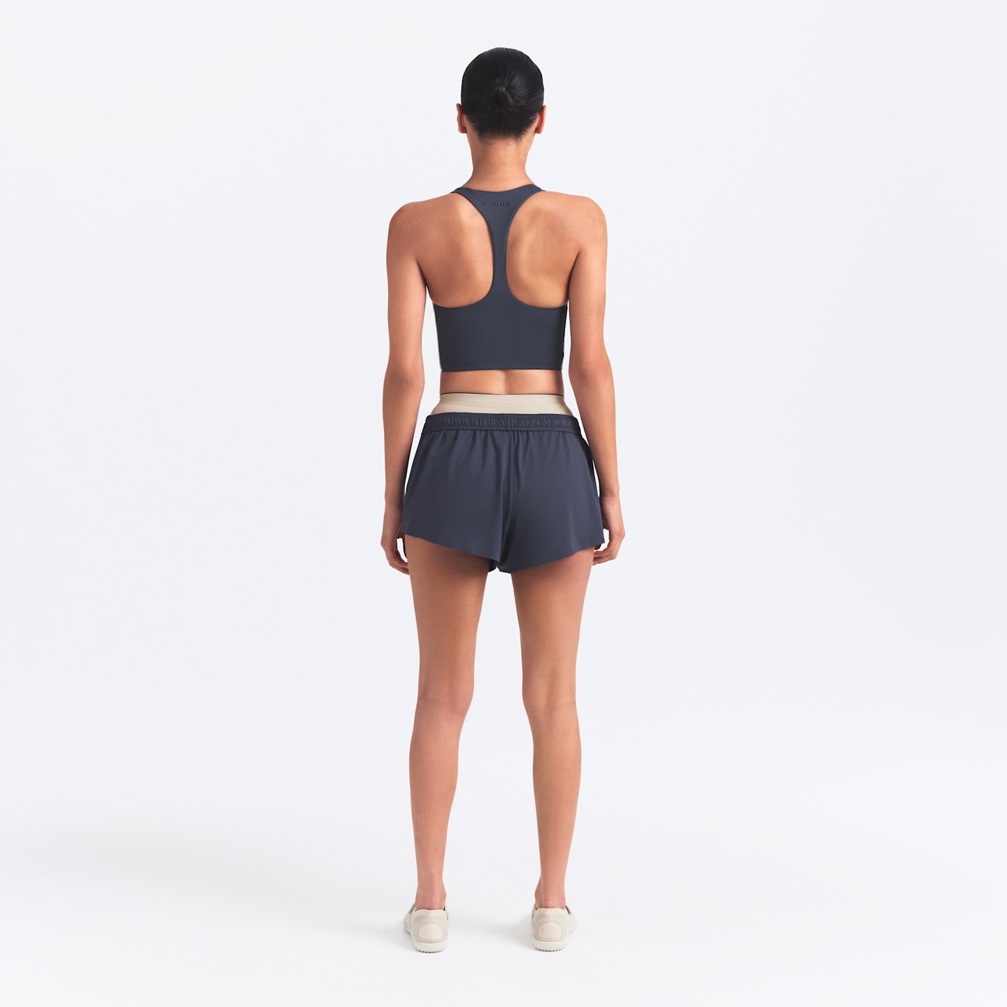 Женские спортивные бра Nike NikeSKIMS Matte Shine Mix Women's T-Back Bra — фото 5