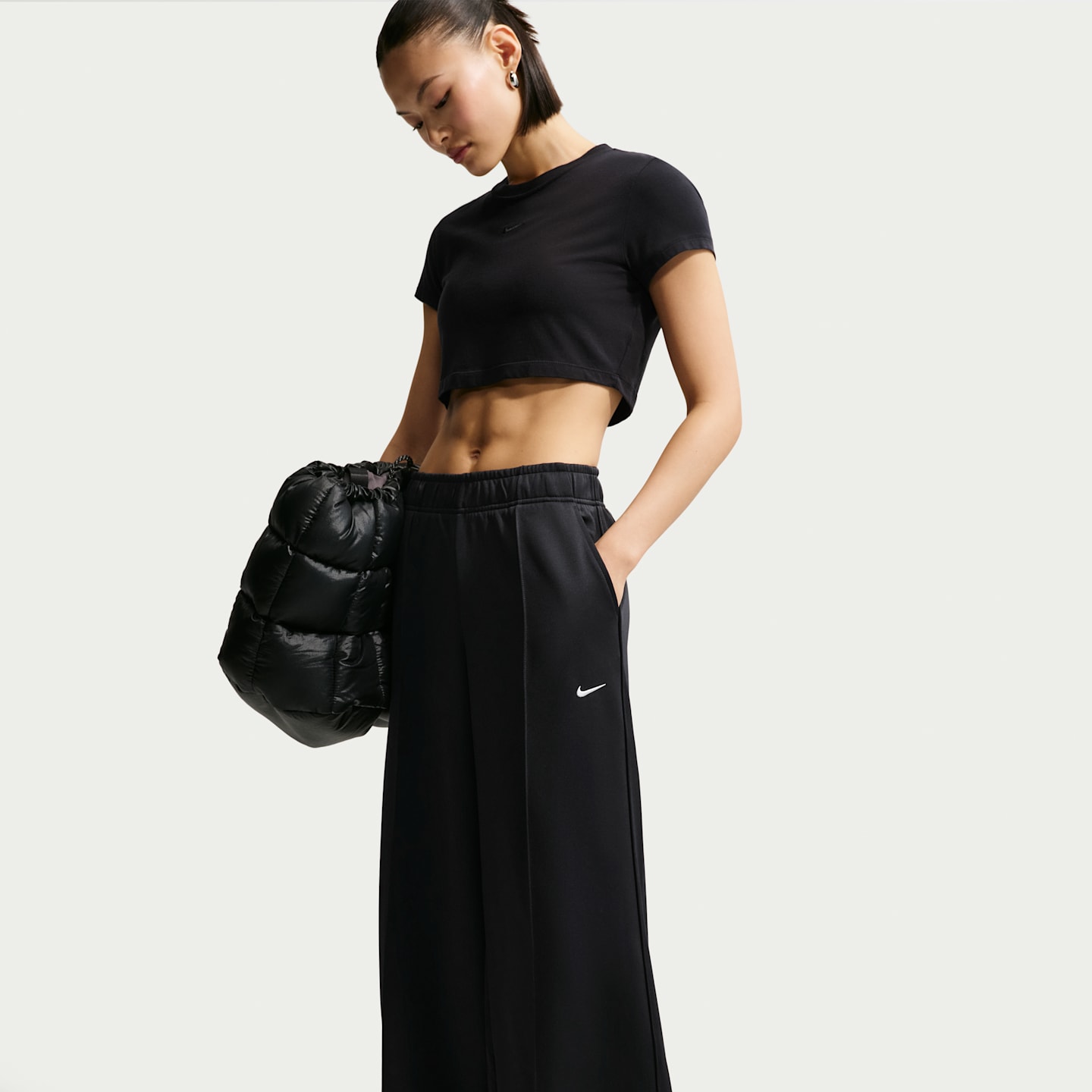 Женские брюки Nike Sportswear Women's Mid-Rise Wide-Leg Track Pants — фото 4