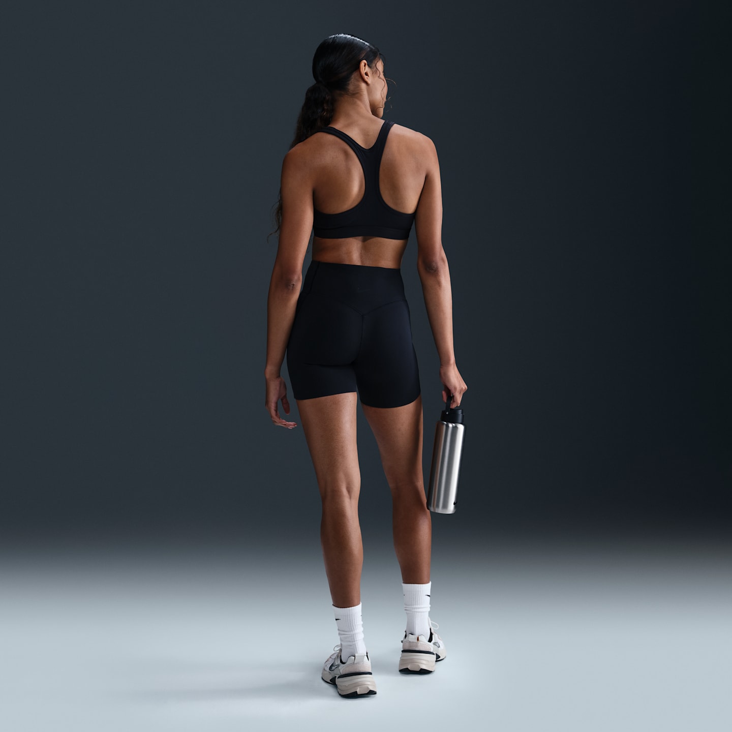 Женские шорты Nike Universa Women's High-Waisted 5" Biker Shorts with No Front Seam — фото 4