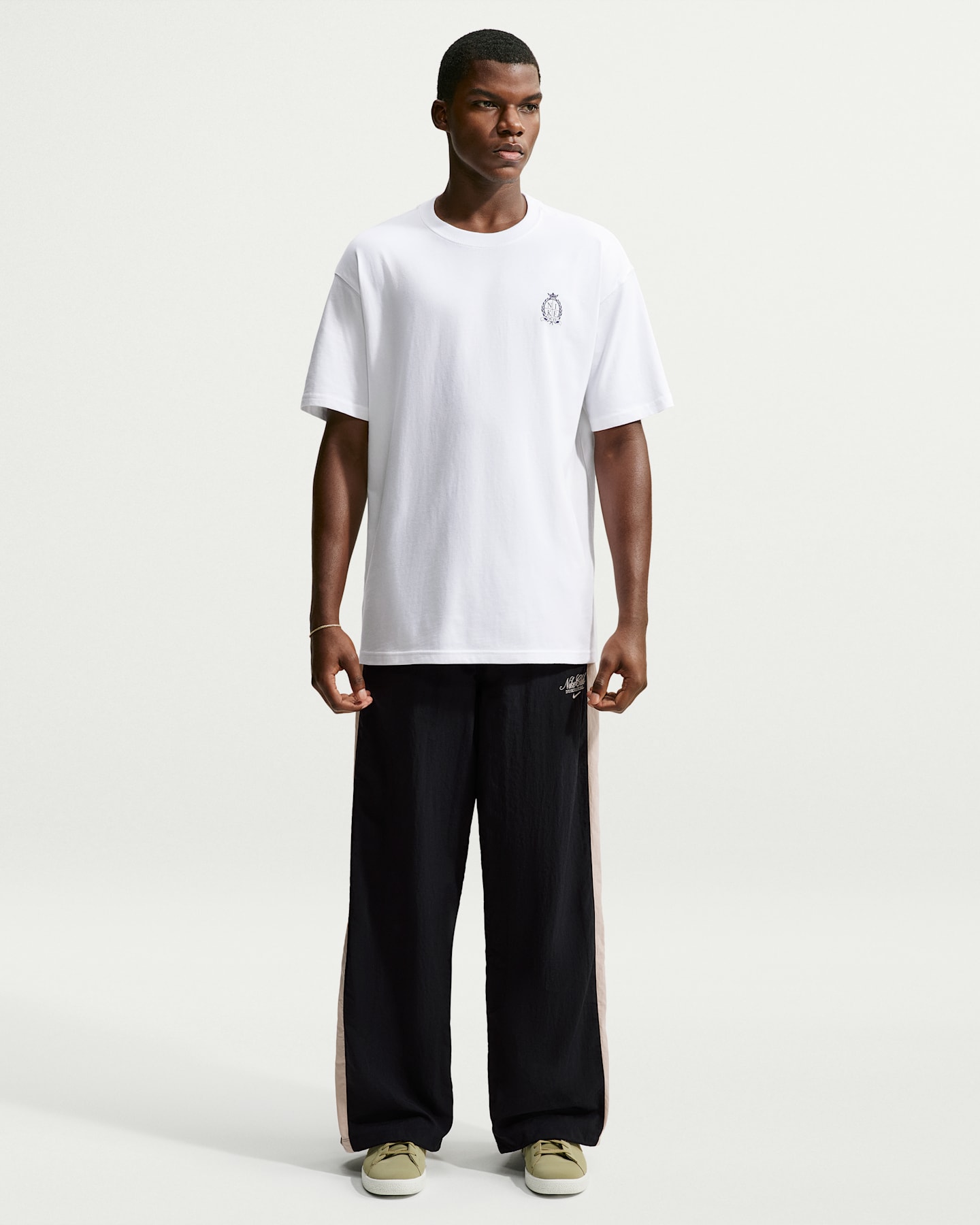 Мужские брюки Nike Club Men's Track Pants — фото 12