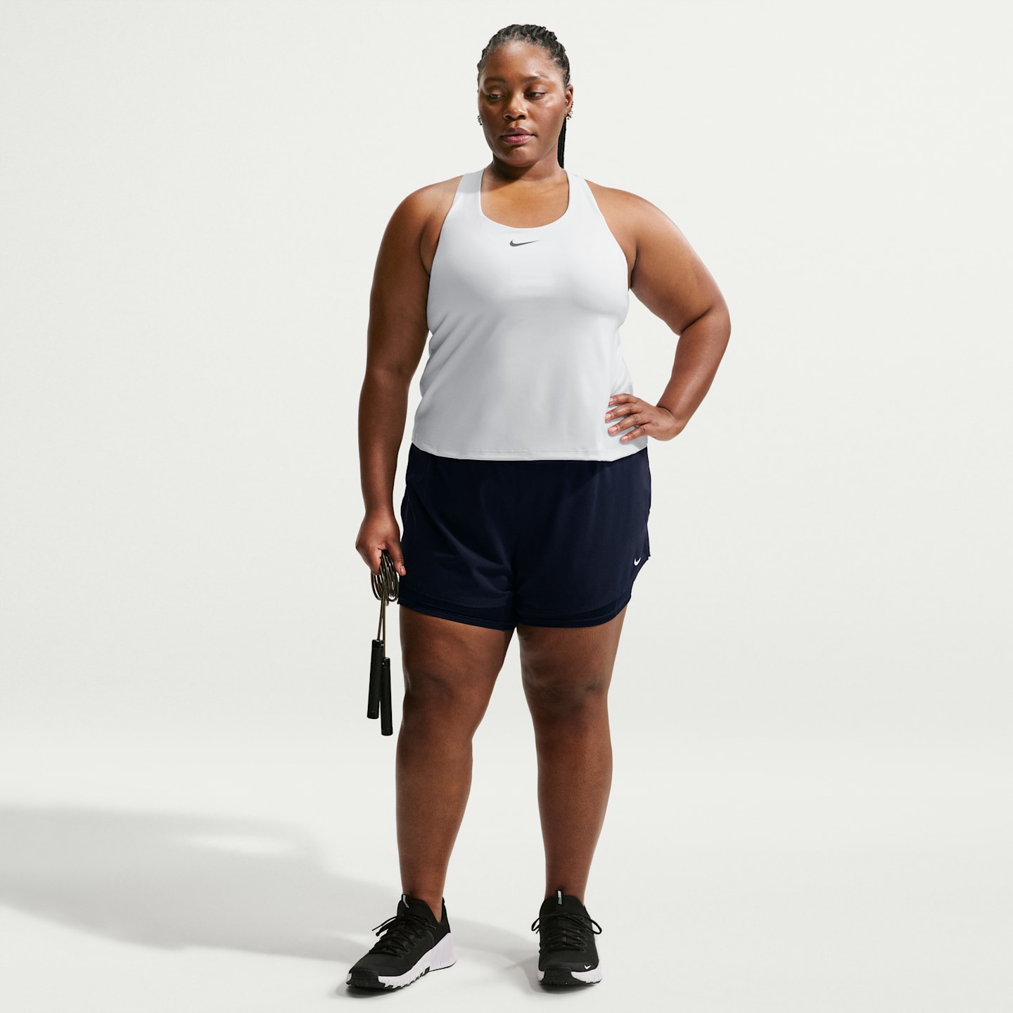 Спортивное бра Swoosh, уплотнённая чашка, средняя поддержка — Nike — фото 4