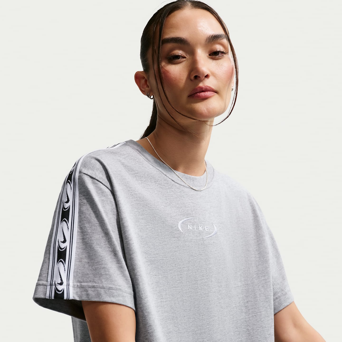 Женские футболки Nike Sportswear Classic Women's Loose Cropped T-Shirt — фото 3