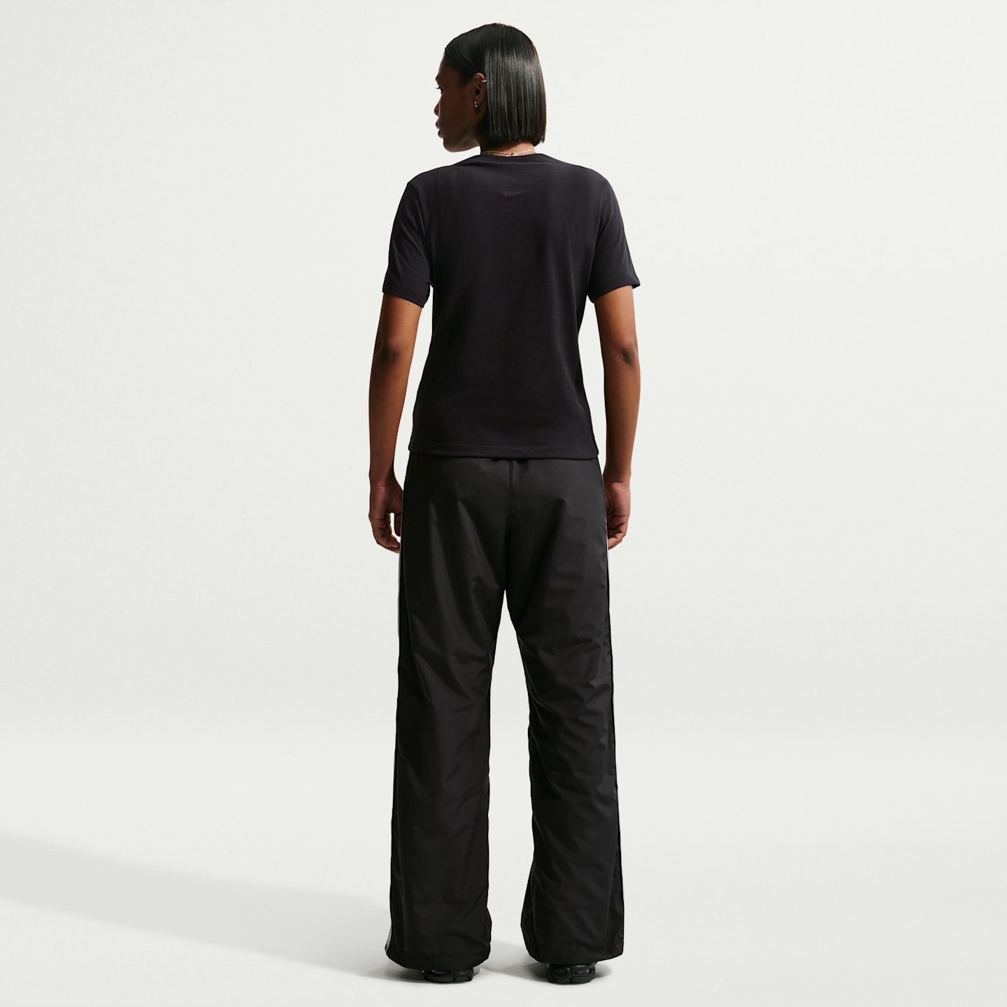 Женские топы Nike Sportswear Women's Slim Short-Sleeve Burnout Logo Top — фото 5