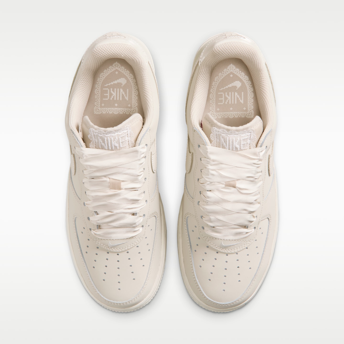 Женские кроссовки Nike Air Force 1 Retro Premium — фото 4