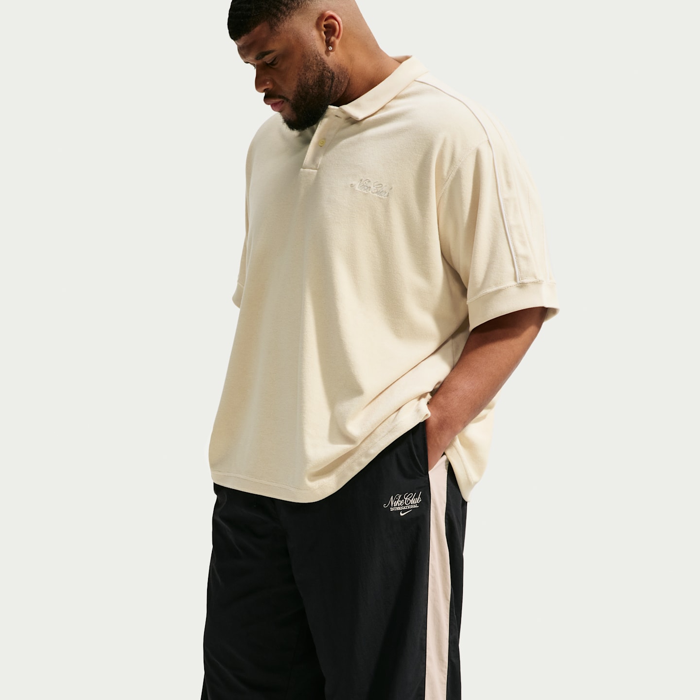 Мужские брюки Nike Club Men's Track Pants — фото 10