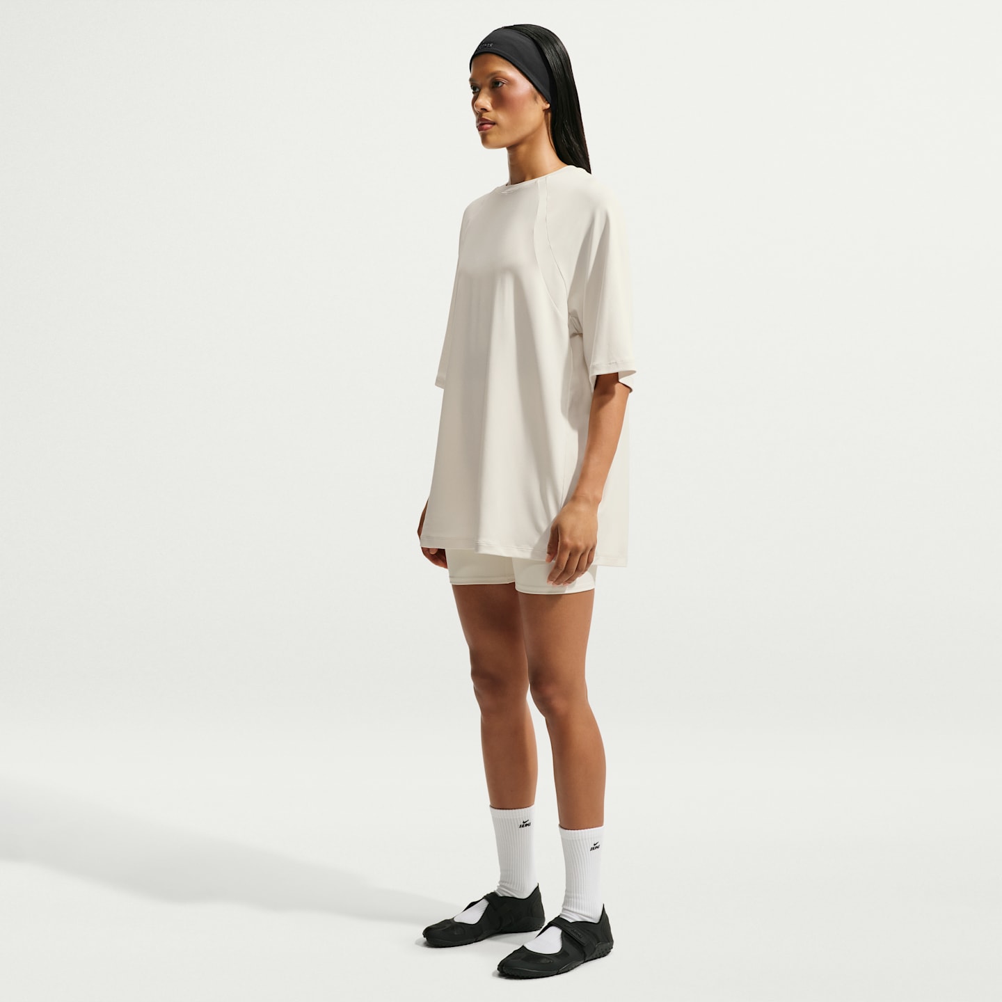 Женские футболки Nike NikeSKIMS Airy Women's Oversized T-Shirt — фото 3