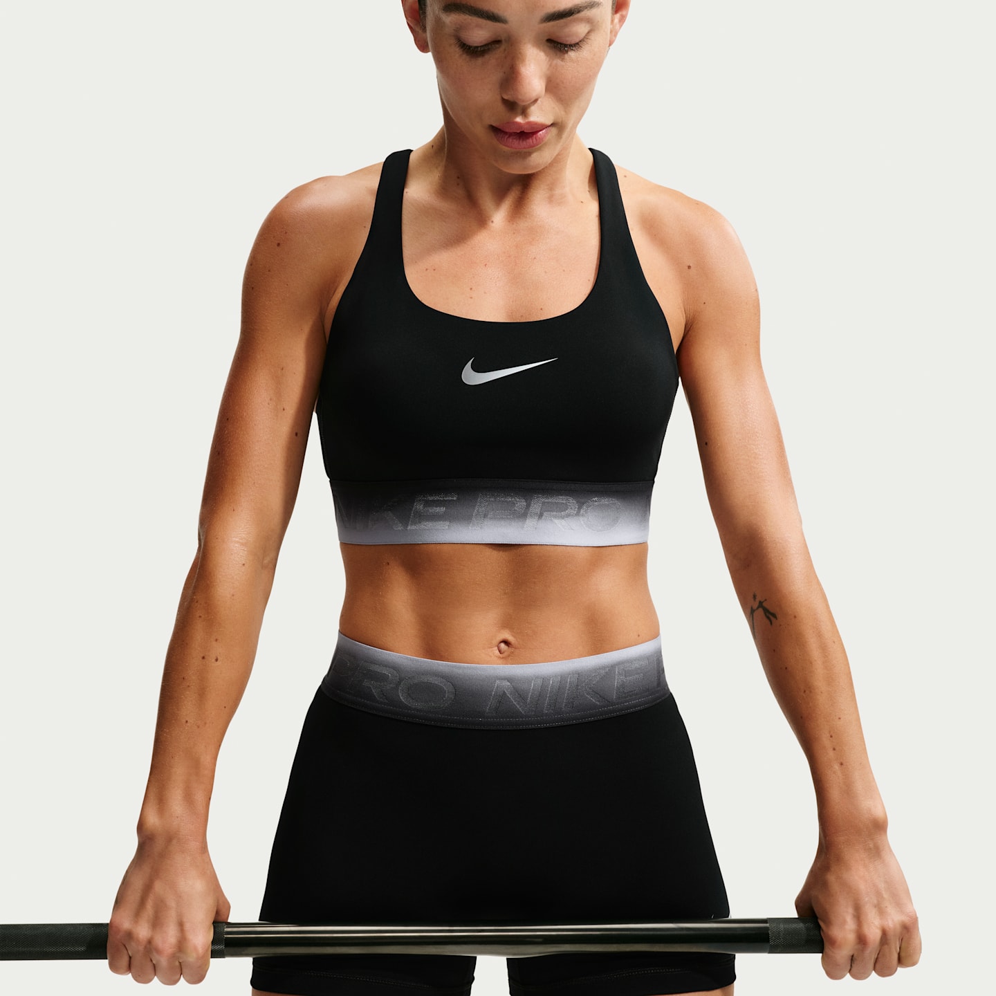 Спортивное бра Pro Non, уплотнённая чашка, лёгкая поддержка — Nike — фото 1
