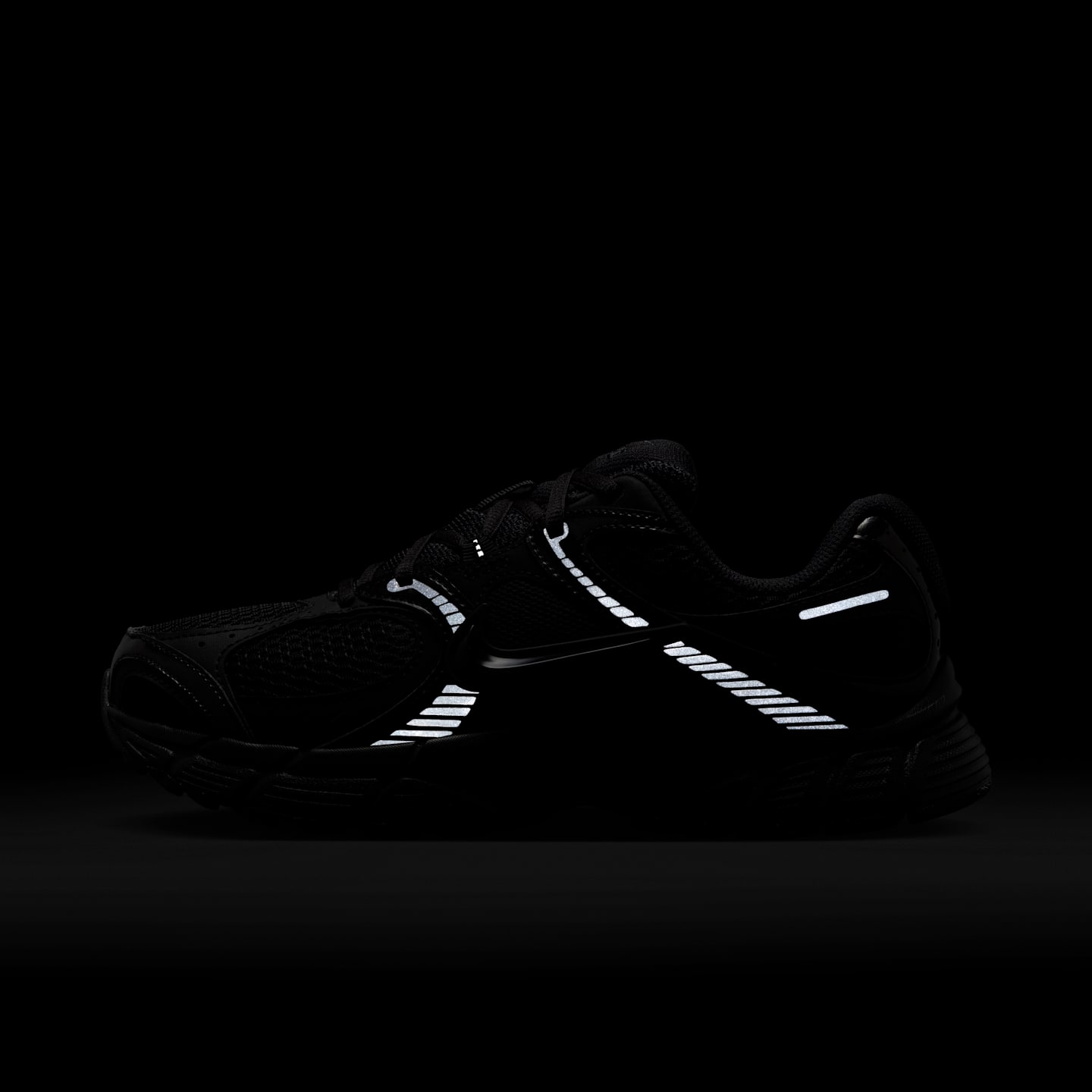 Женские кроссовки Nike V5 RNR Women's Shoes with Reflective Accents — фото 10
