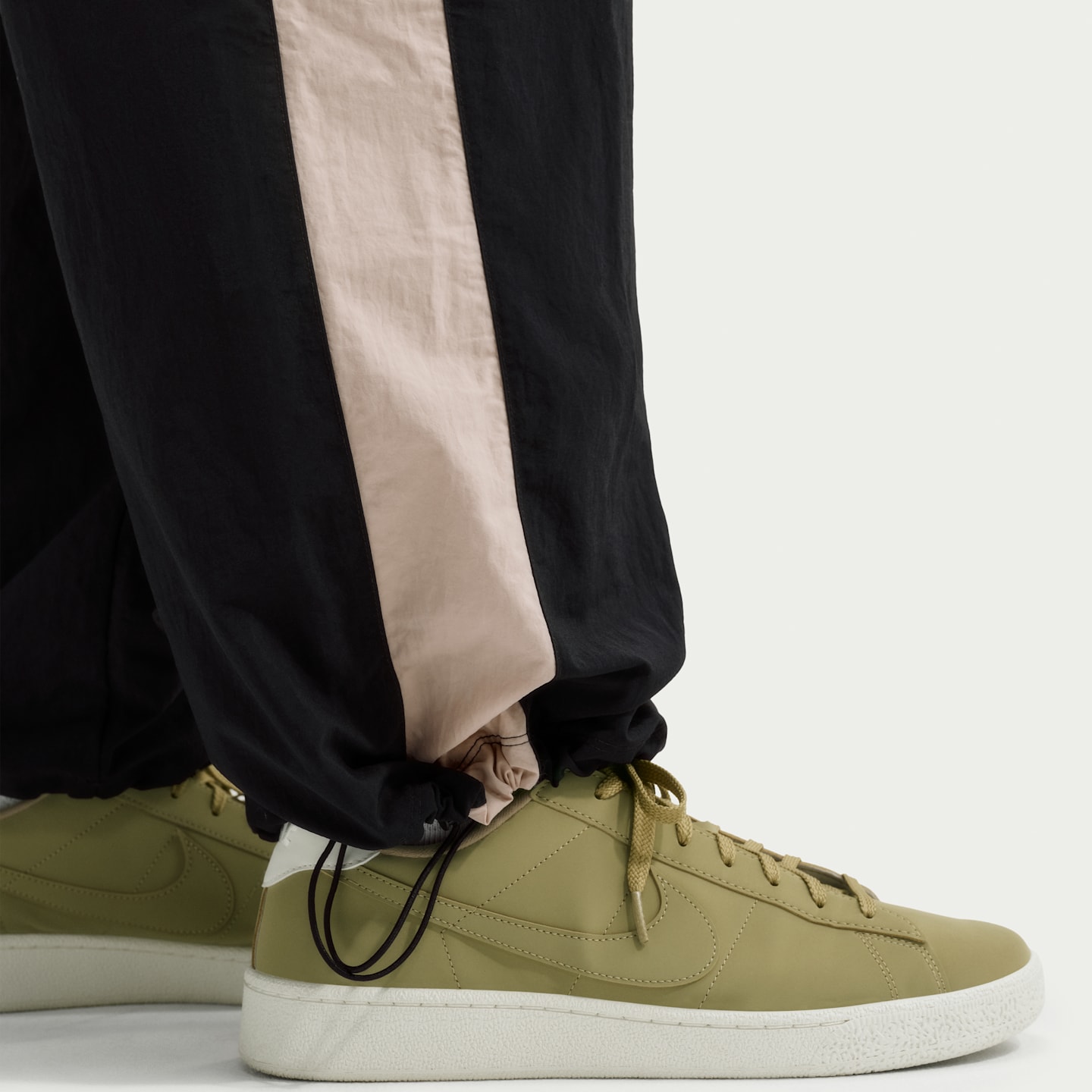 Мужские брюки Nike Club Men's Track Pants — фото 6
