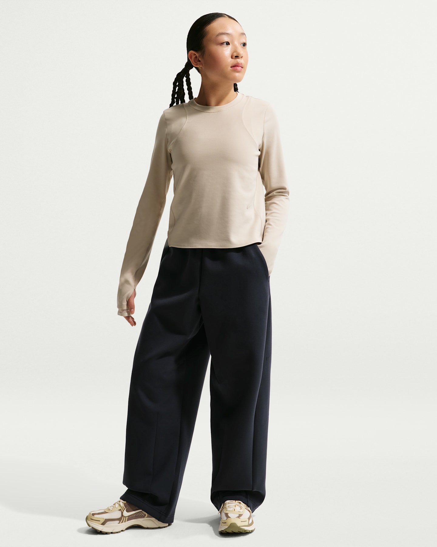 Детские брюки Nike Mavn Girls' Therma-FIT High-Waisted Knit Pants — фото 8