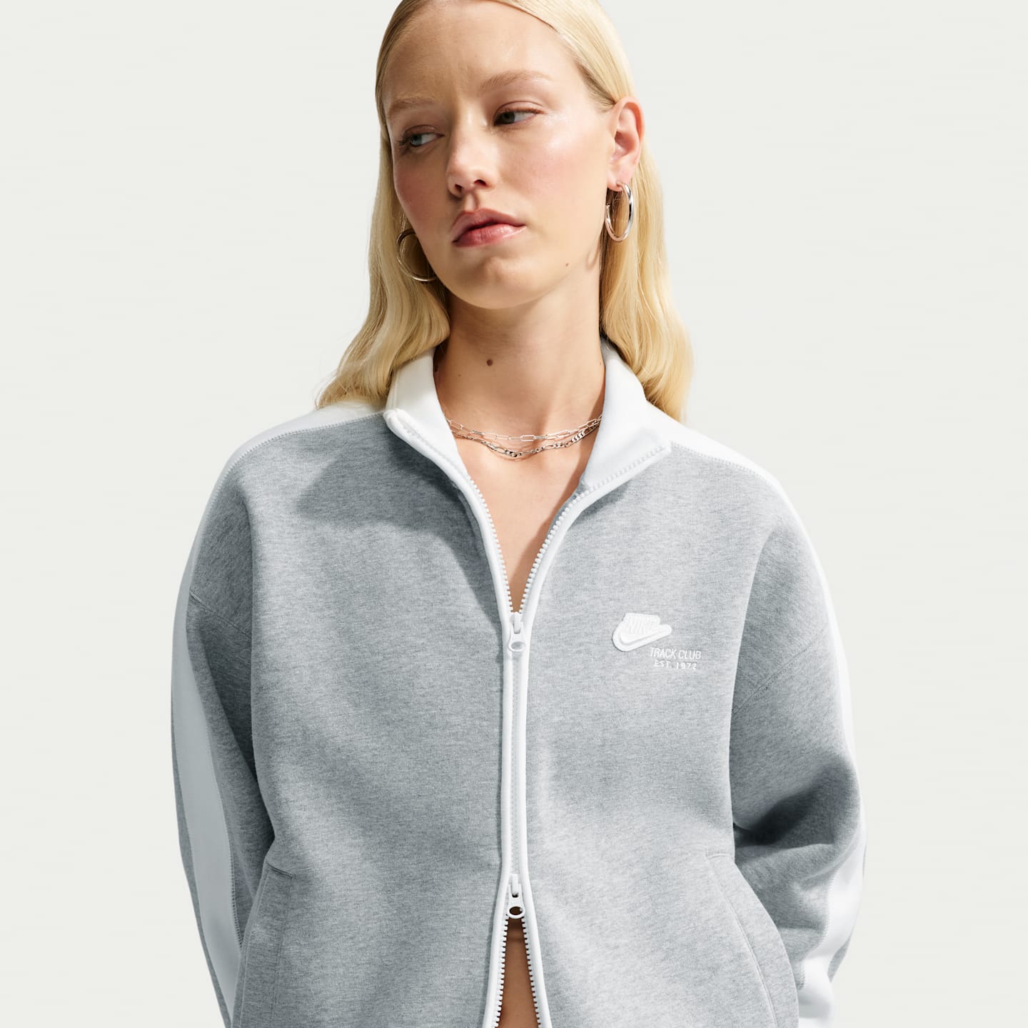 Женские куртки Nike Studio Fleece Medium Weight "Nike Run Club" Women's Track Jacket — фото 3