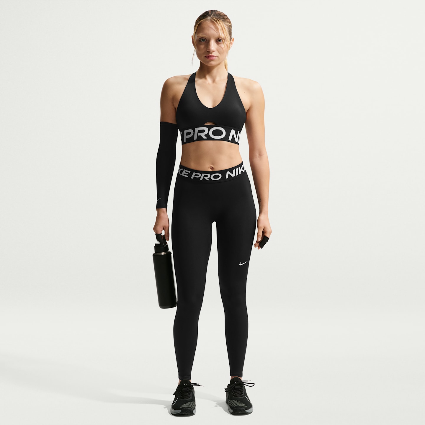 Женские леггинсы Nike Pro Women's Mid-Rise Full-Length Leggings — фото 1