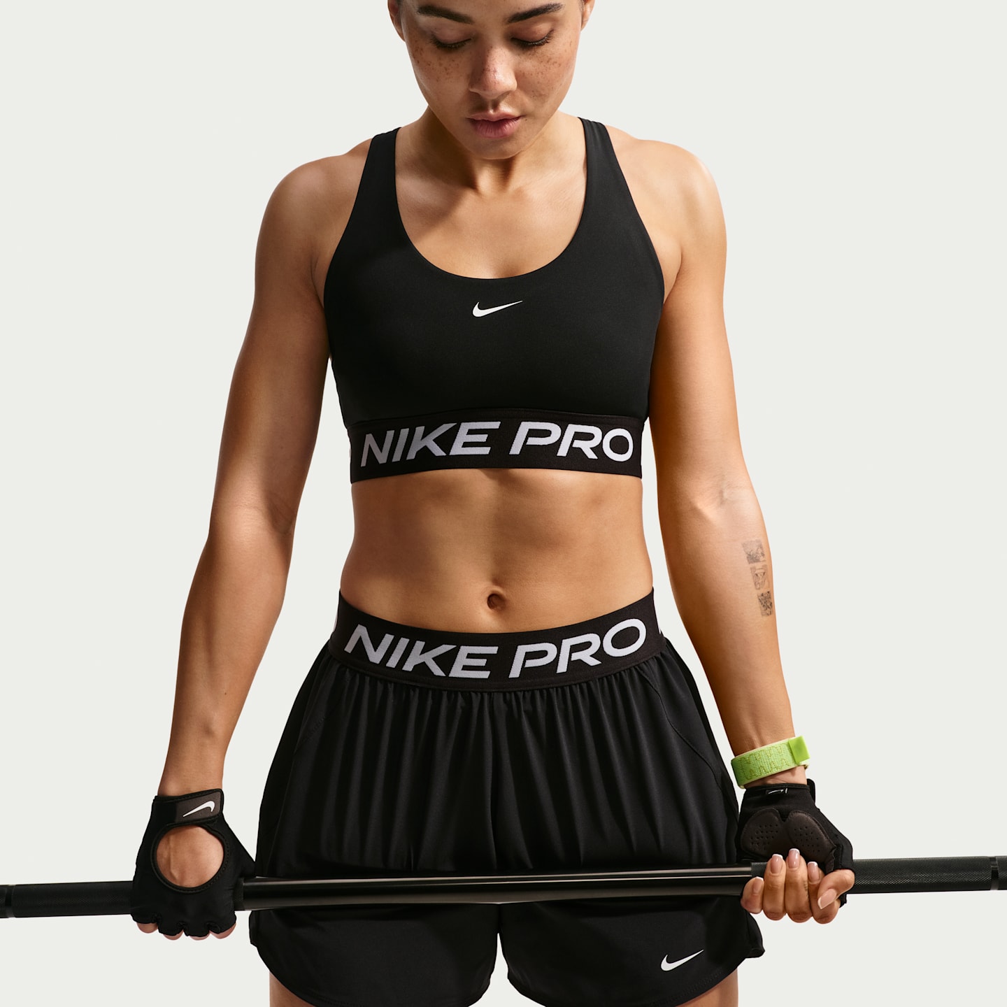 Спортивное бра Pro Non, уплотнённая чашка, лёгкая поддержка — Nike — фото 1