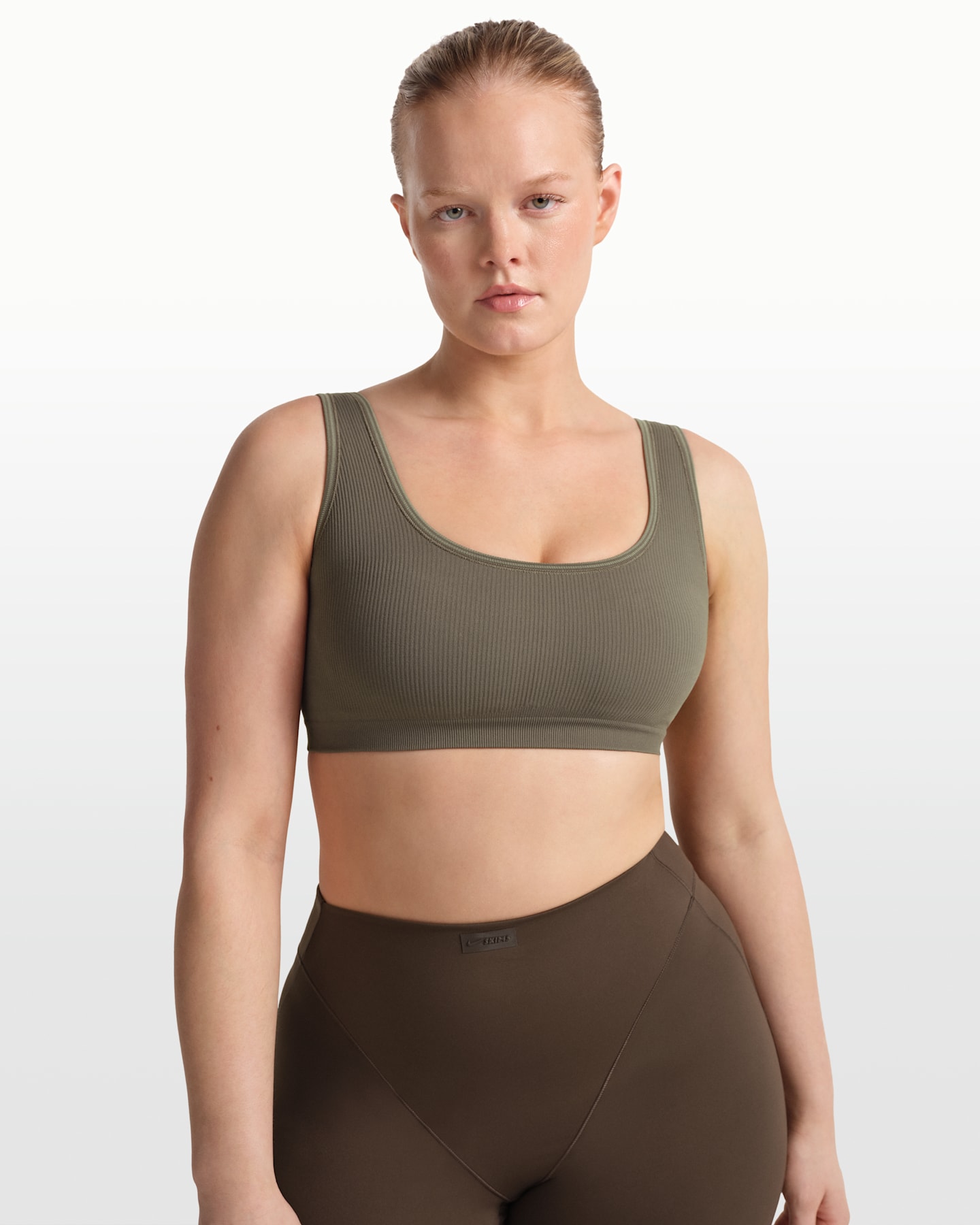 Женские спортивные бра Nike NikeSKIMS Ribbed Seamless Women's Scoop Bra — фото 8