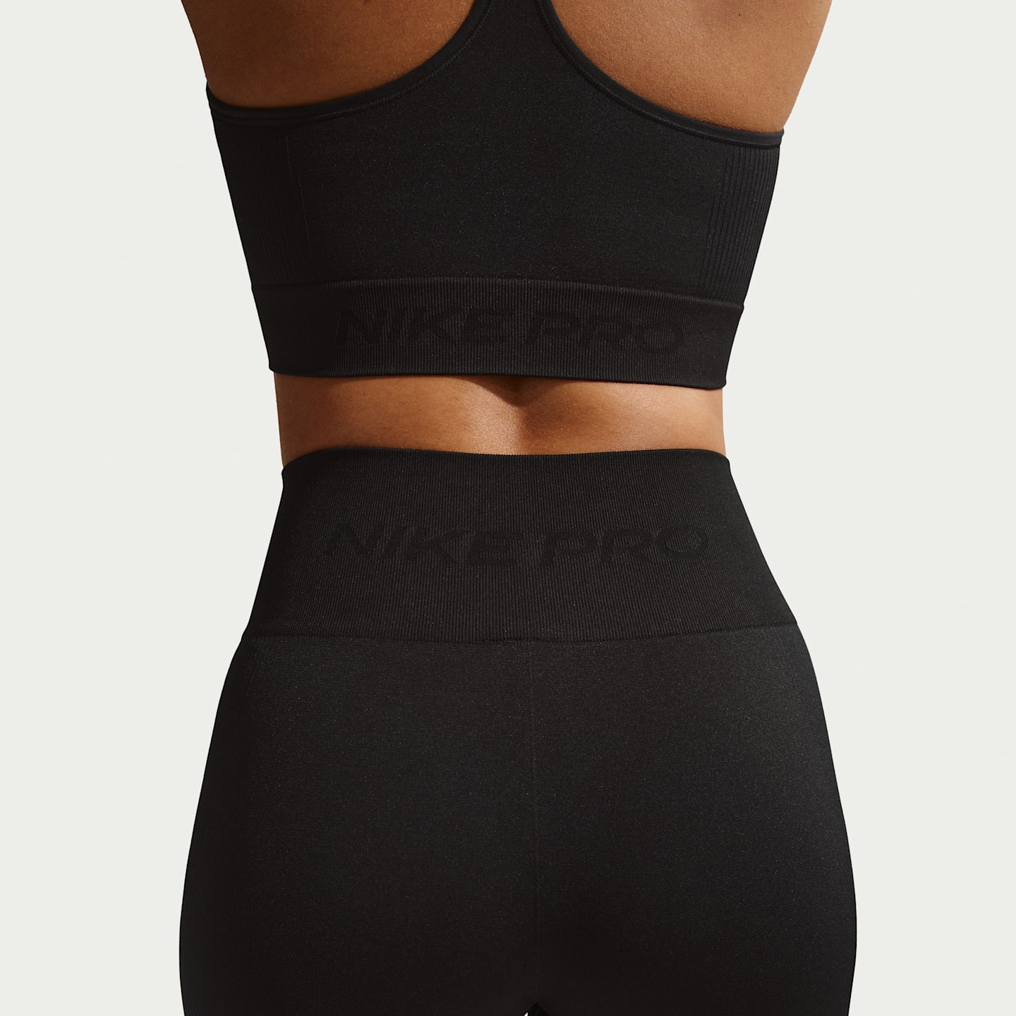 Женские леггинсы Nike Pro Seamless Women's High-Waisted 7/8 Leggings — фото 3