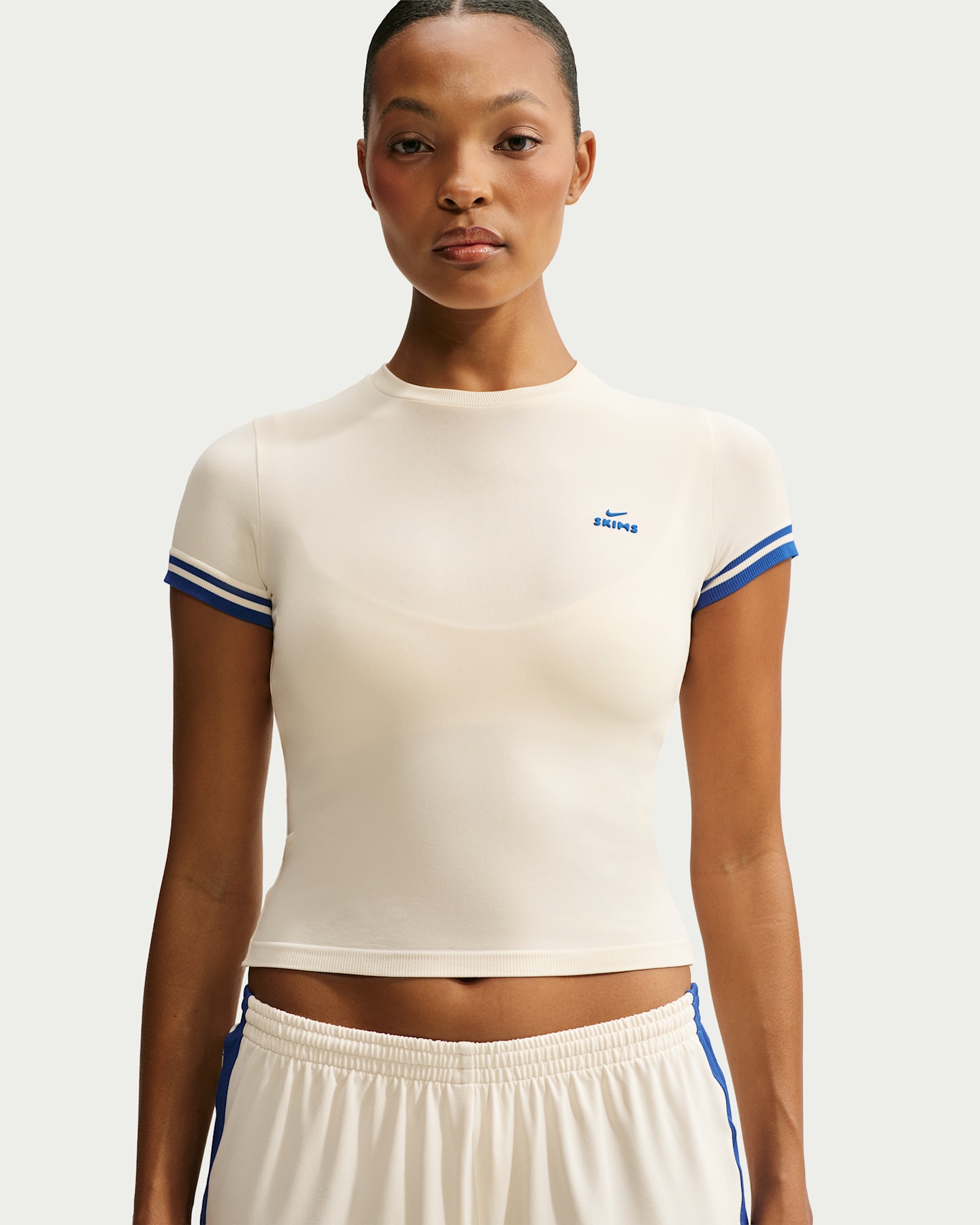 Женские кроссовки Nike NikeSKIMS Stretch Knit Women's Cropped Crew-Neck Top — фото 8
