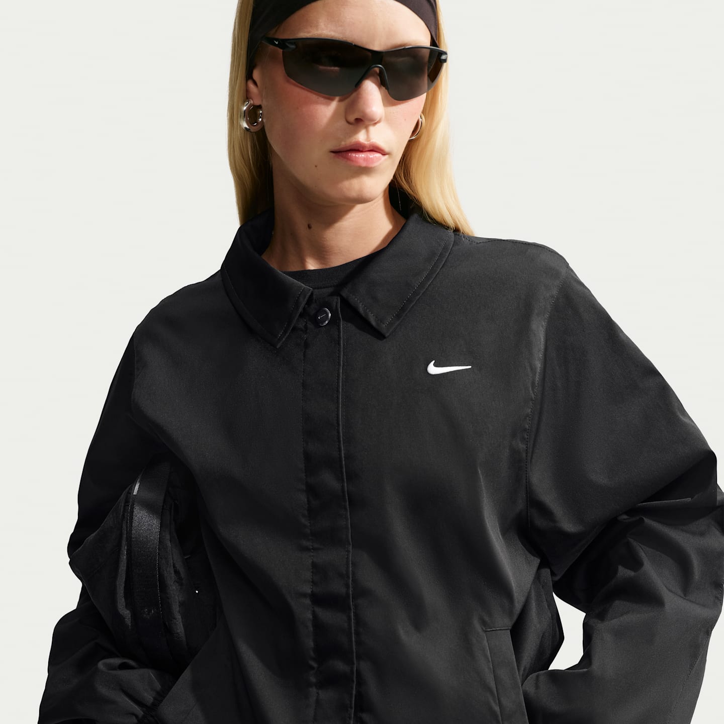 Женские куртки Nike Sportswear Women's Loose Coaches Jacket — фото 1