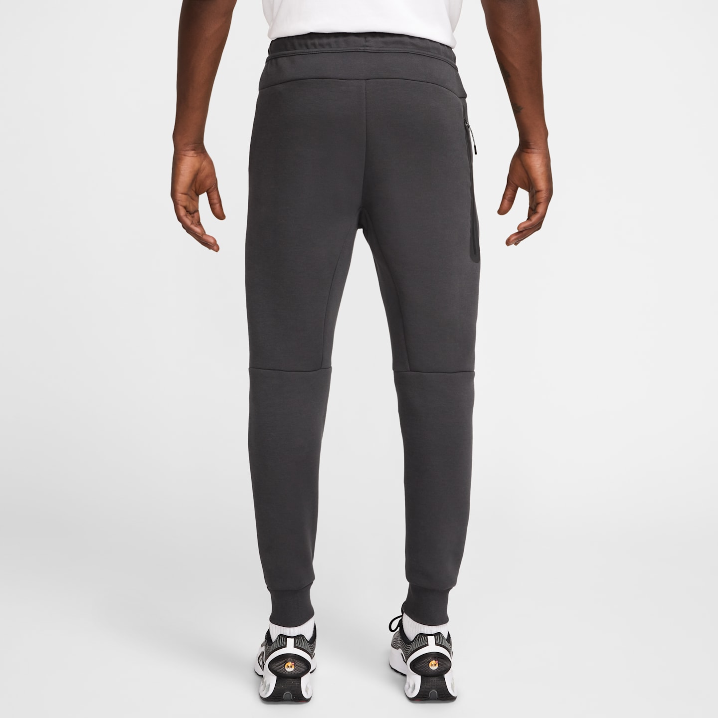 Мужские брюки Nike Tech Men's Fleece Joggers — фото 2