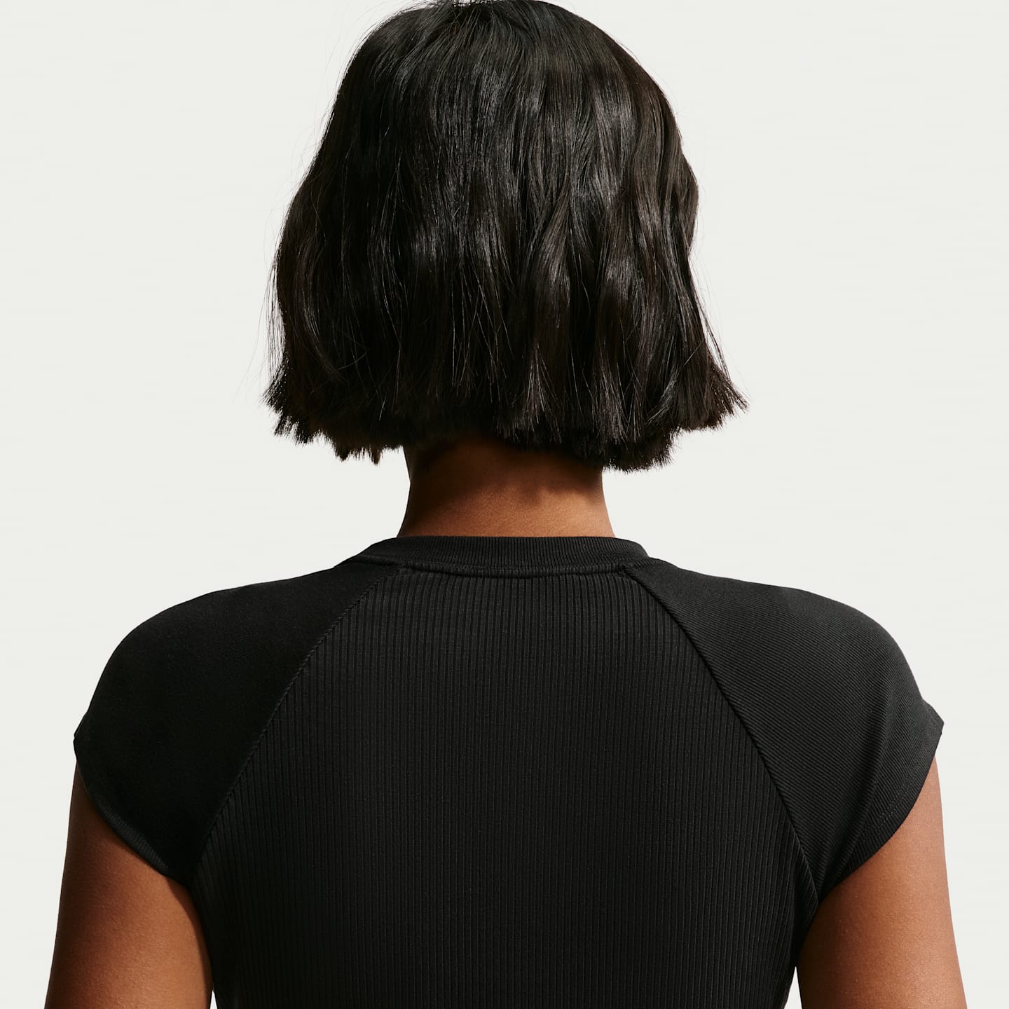 Женские брюки Nike Sportswear Chill Knit Women's Tight Short-Sleeve Ribbed Top — фото 2