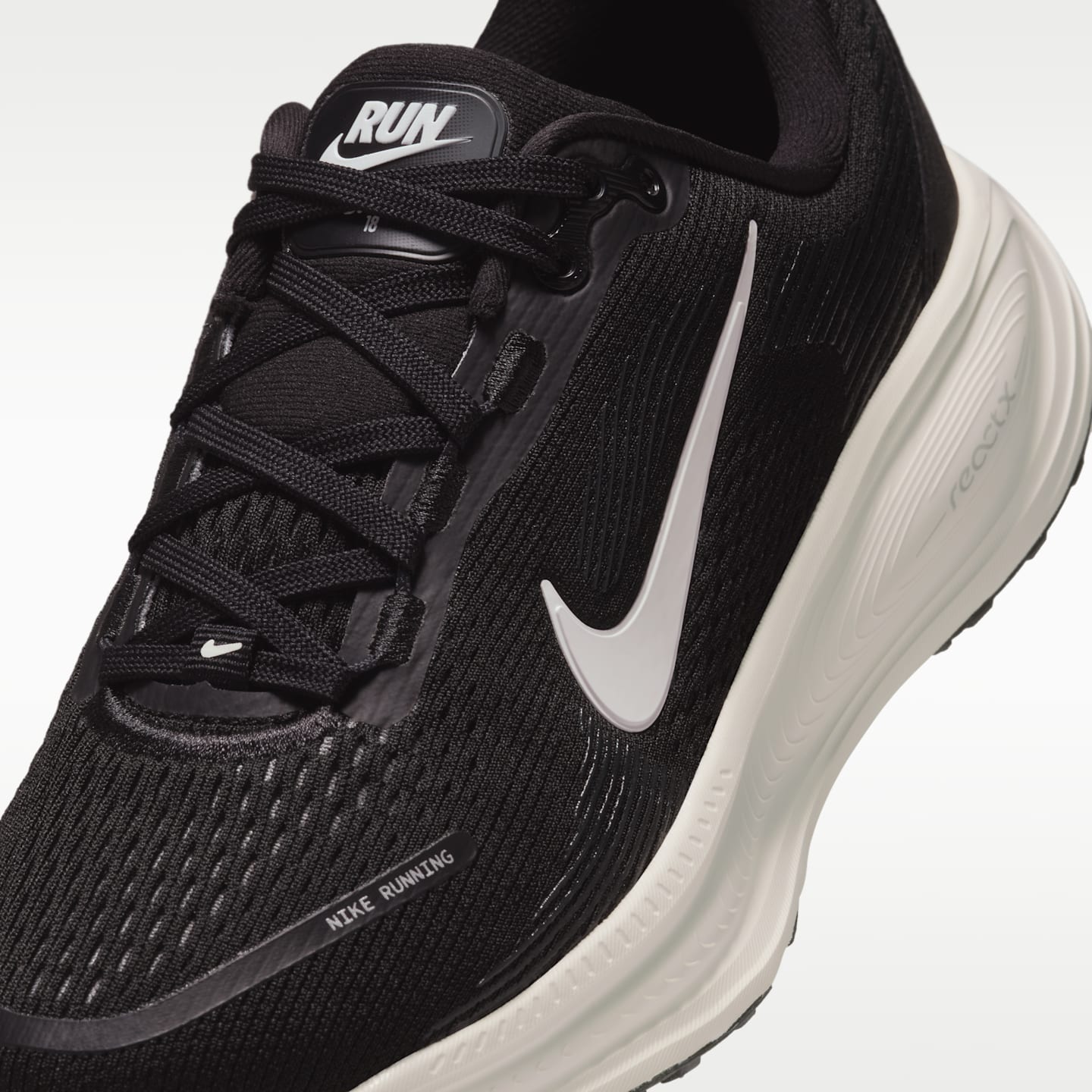 Детские кроссовки Nike Vomero 18 Big Kids' Road Running Shoes — фото 7