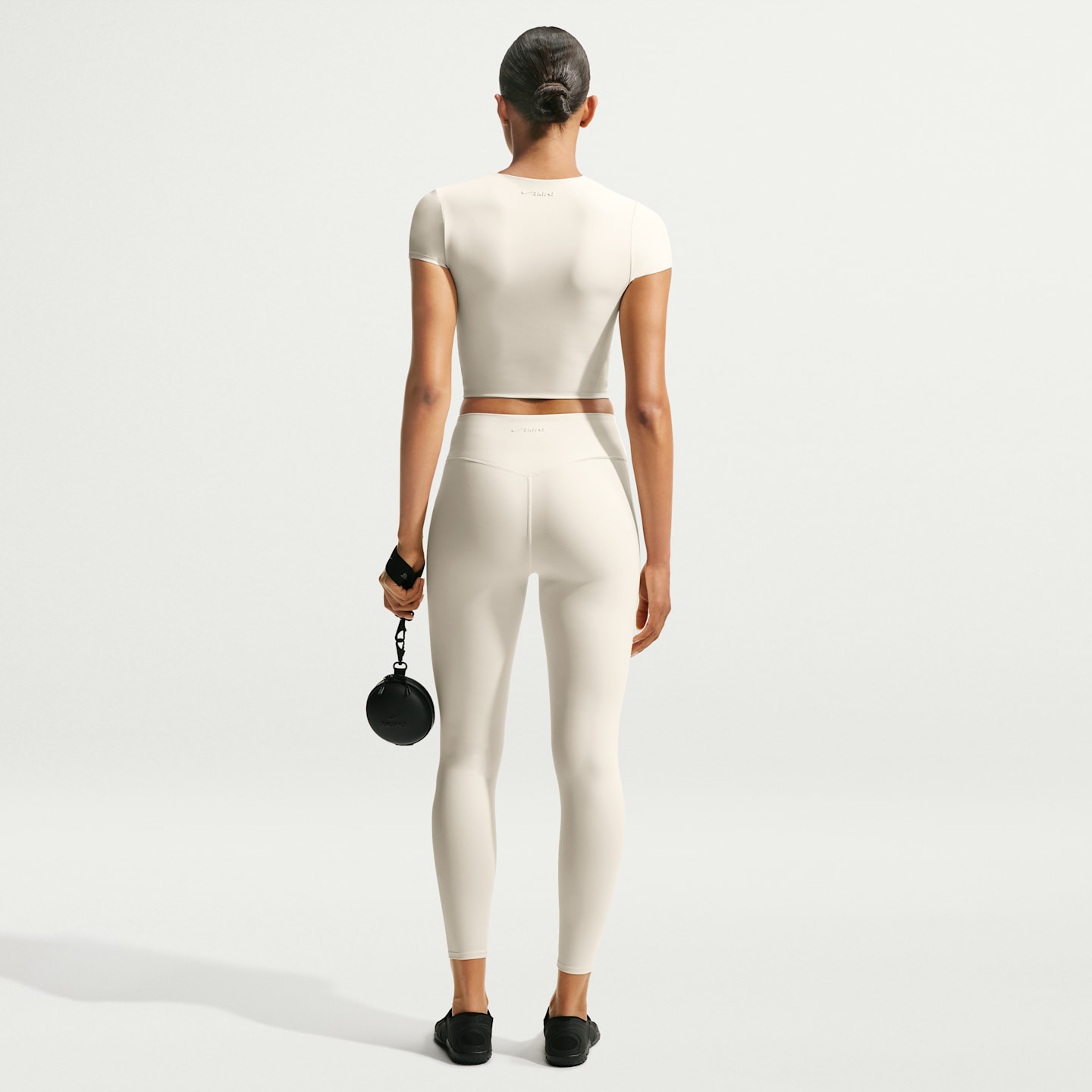 Женские леггинсы Nike NikeSKIMS Matte Women's High-Waisted 26" Leggings — фото 5