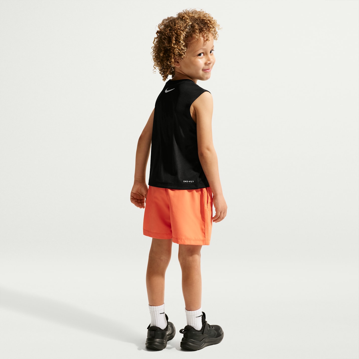 Детские кроссовки Nike Bold Move Little Kids' Dri-FIT Tank — фото 5