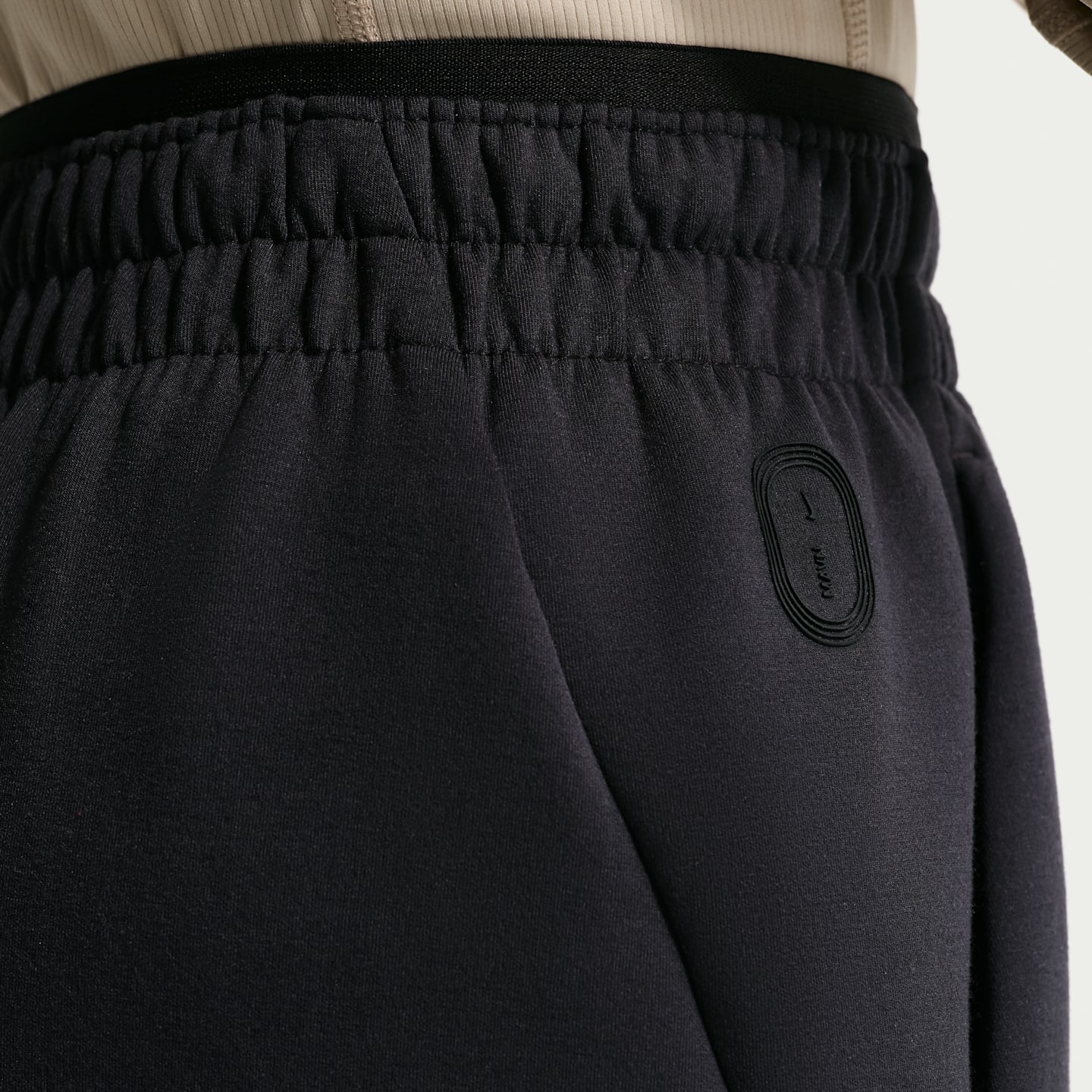 Детские брюки Nike Mavn Girls' Therma-FIT High-Waisted Knit Pants — фото 6