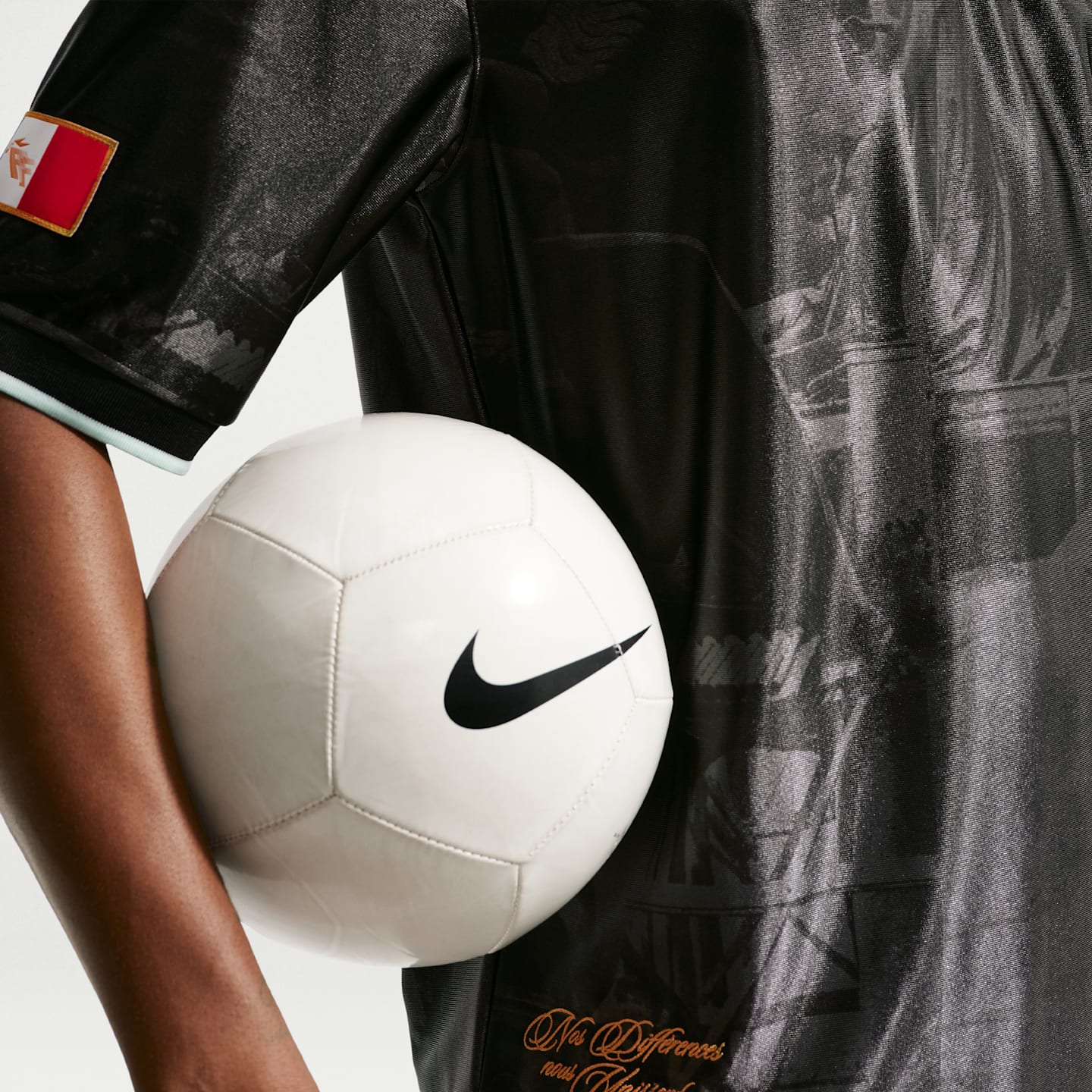Мужские топы Nike FFF Energy Men's Nike Dri-FIT Short-Sleeve Soccer Top — фото 6