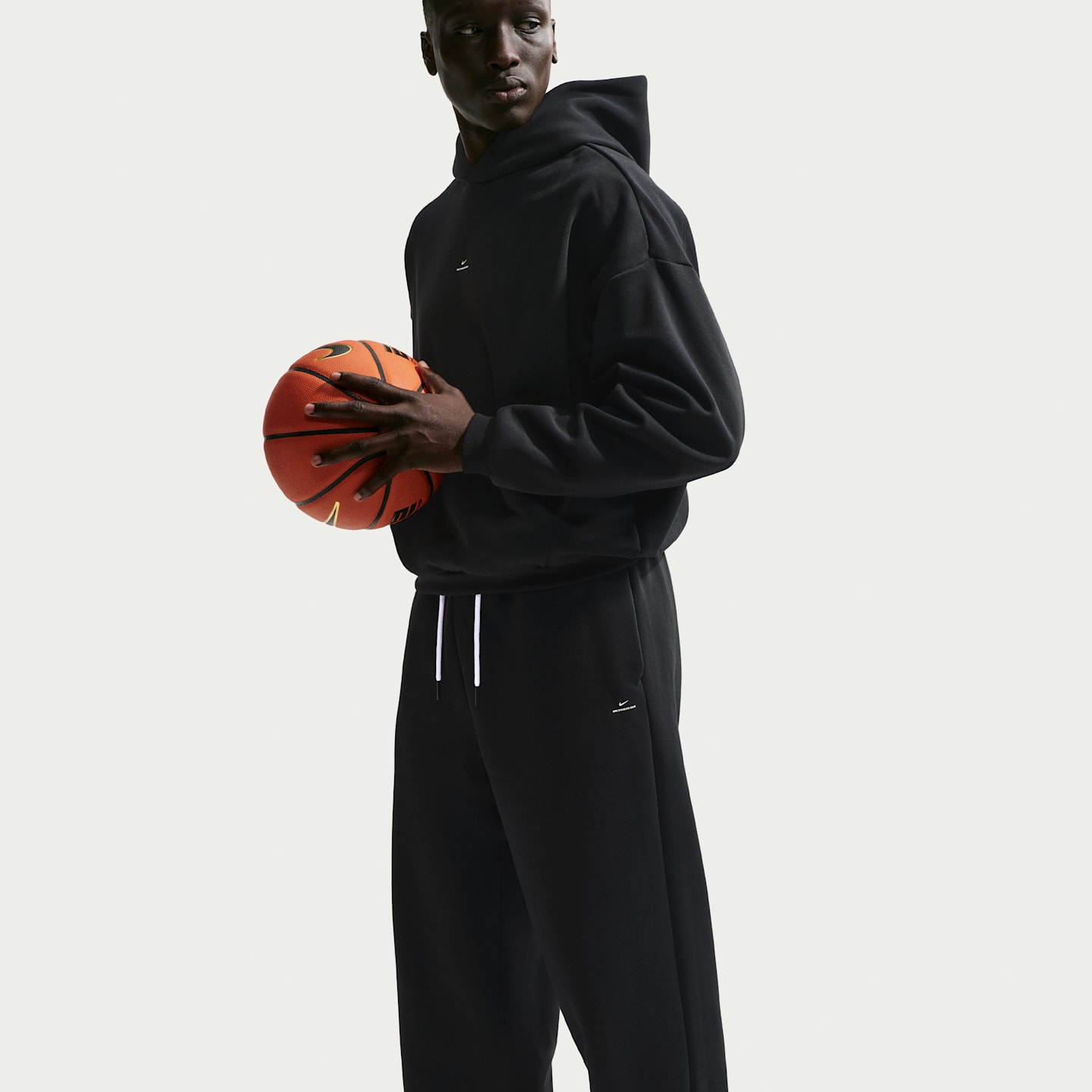 Мужские брюки Nike Standard Issue Men's Therma-FIT Brushed Open-Hem Basketball Pants — фото 4