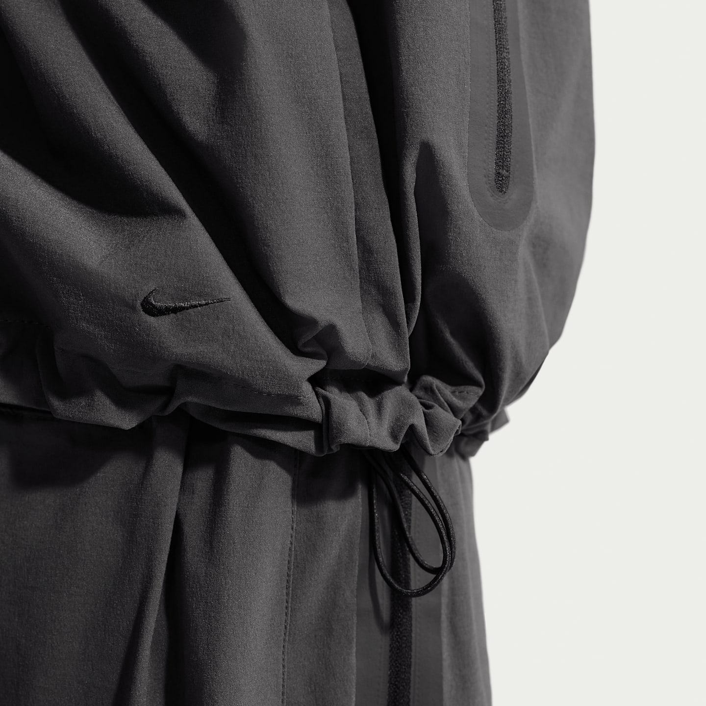 Мужские куртки Nike Tech Men's Dri-FIT Woven Full-Zip Windrunner Jacket — фото 6
