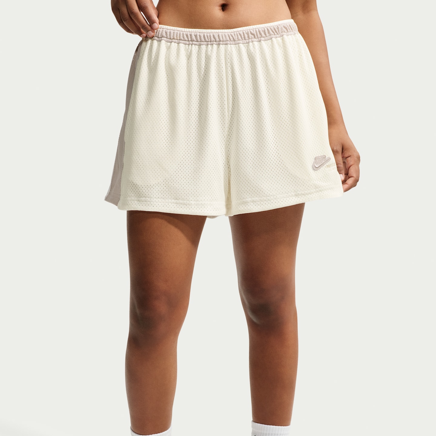 Женские шорты Nike Sportswear Women's Mid-Rise Mesh Shorts — фото 2