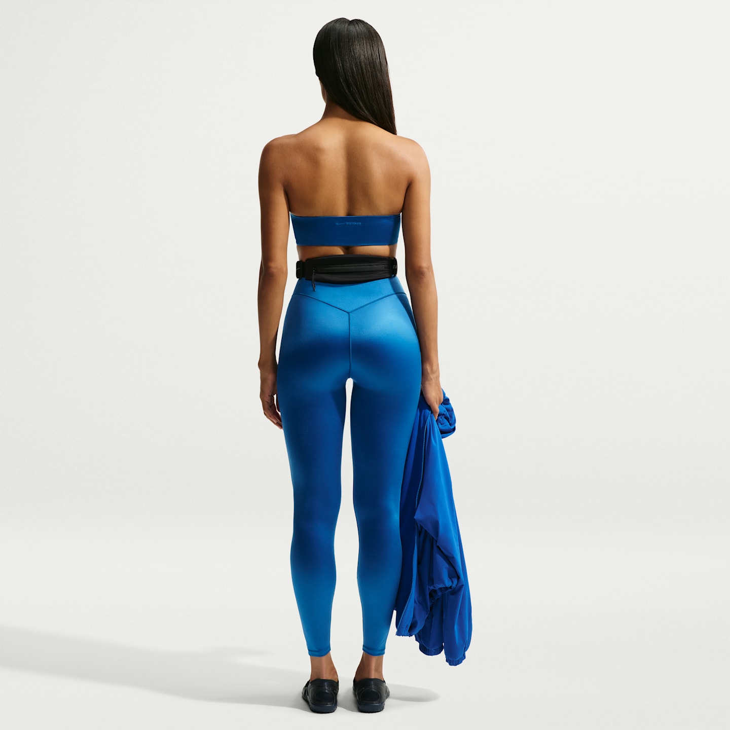 Женские леггинсы Nike NikeSKIMS Satin Shine Women's High-Waisted Bonded 26" Leggings — фото 5