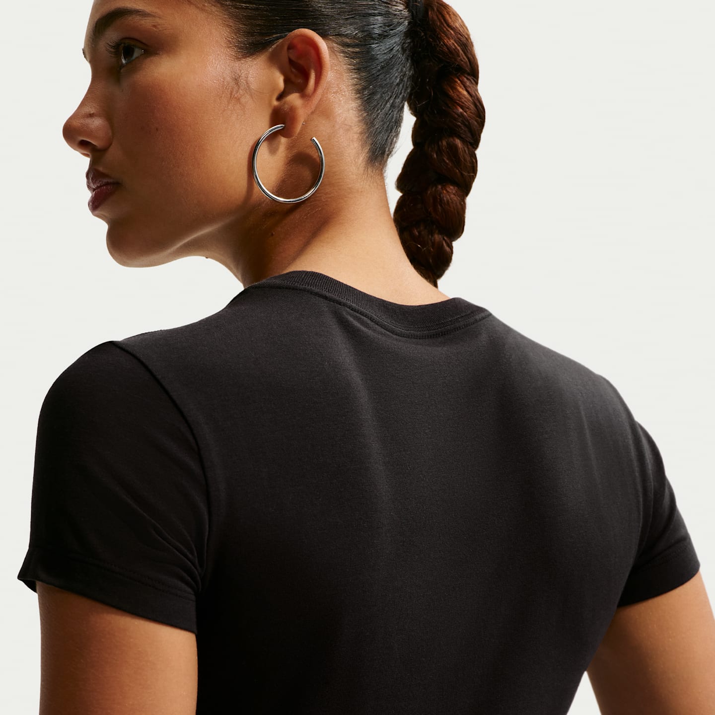Женские футболки Nike Sportswear Chill Knit Women's Mod-Cropped T-Shirt — фото 2