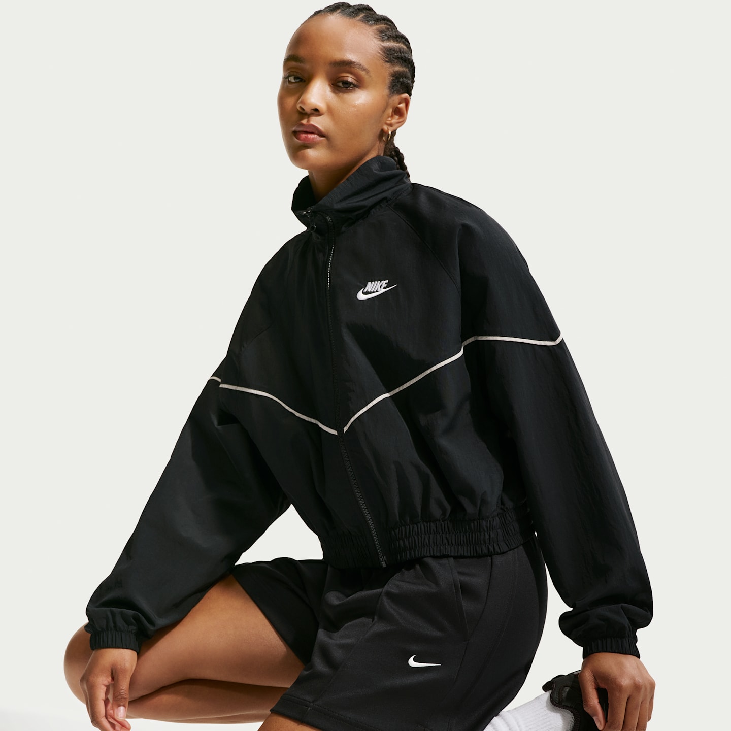 Женские шорты Nike Sportswear Women's Mid-Rise Poly-Knit Track Shorts — фото 4